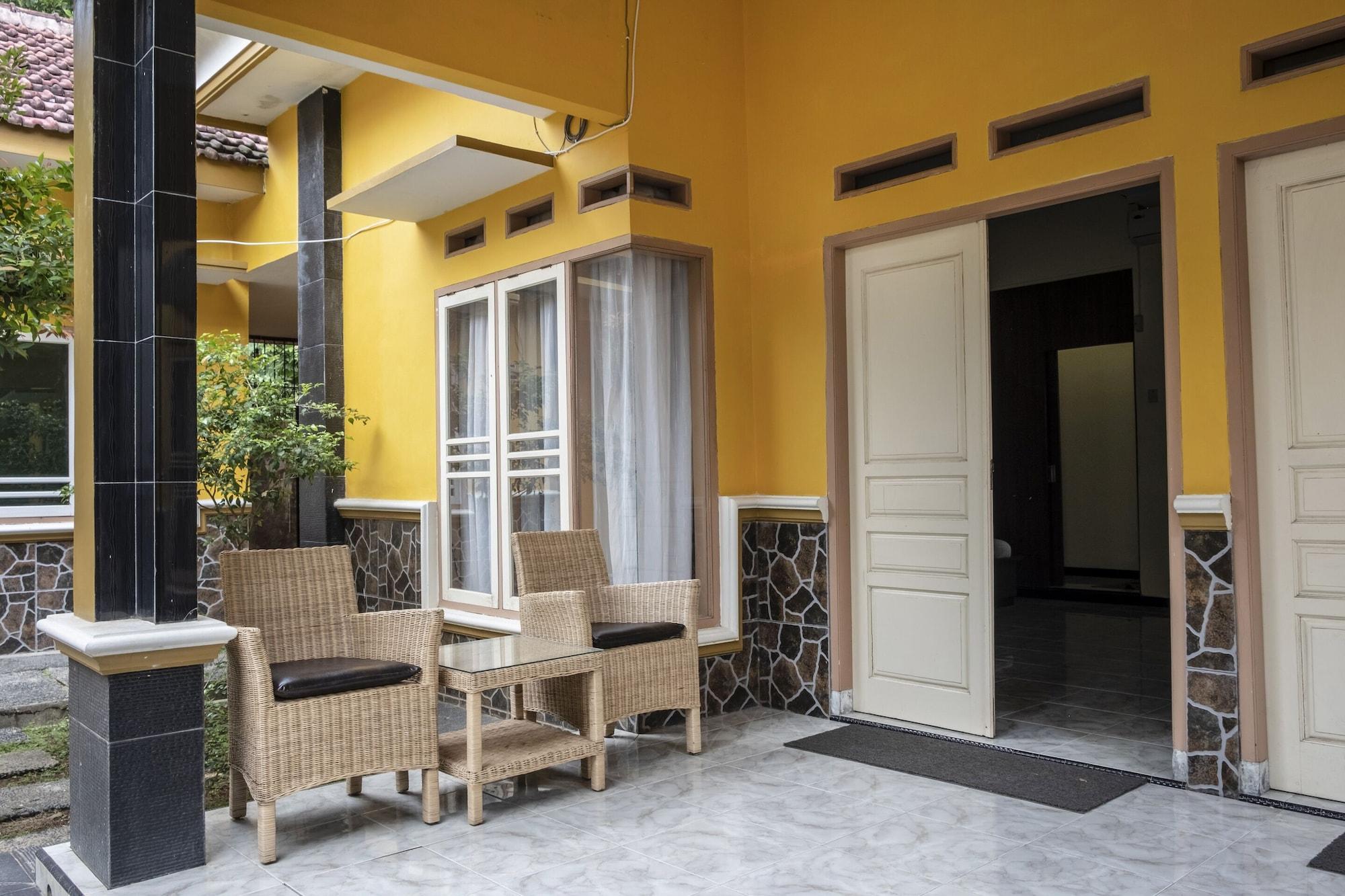 Vista Lobby OYO 3115 Branti Raya Guest House Syariah