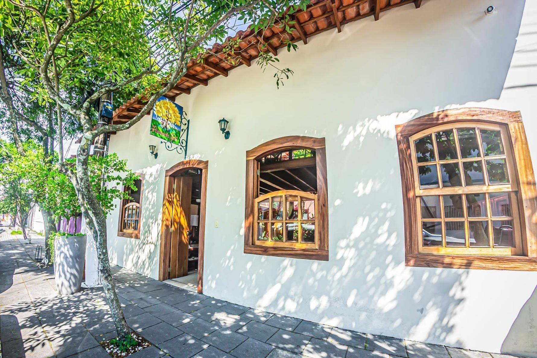 Vista Exterior Pousada Ipê
