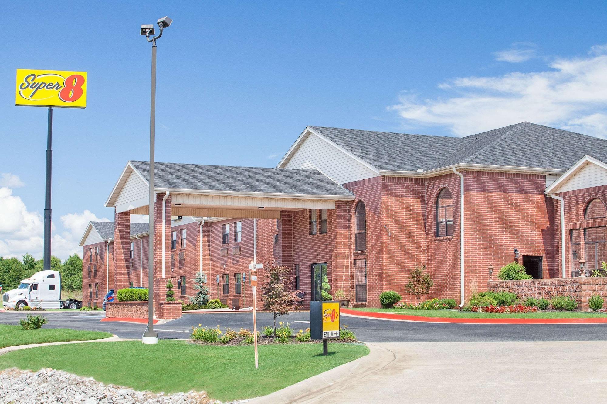 Vista Exterior Super 8 by Wyndham Lowell/Bentonville/Rogers Area