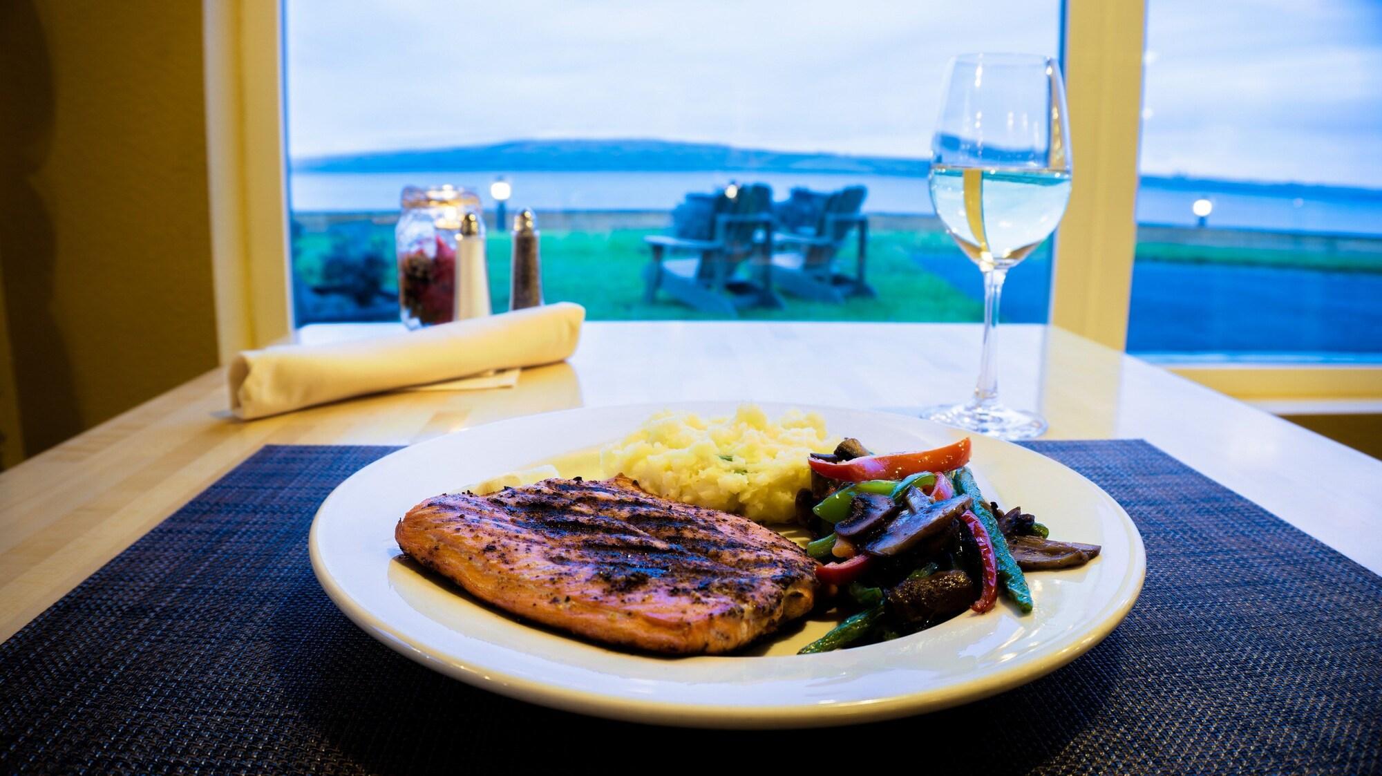 Restaurant River Lodge And Grill