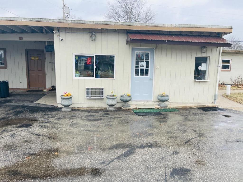 Varios Woodridge Motel