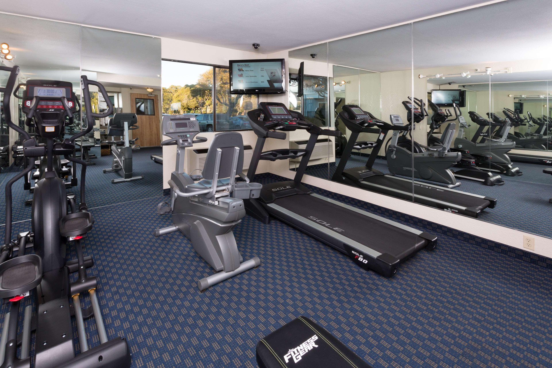 Gimnasio The Marina Inn on San Francisco Bay