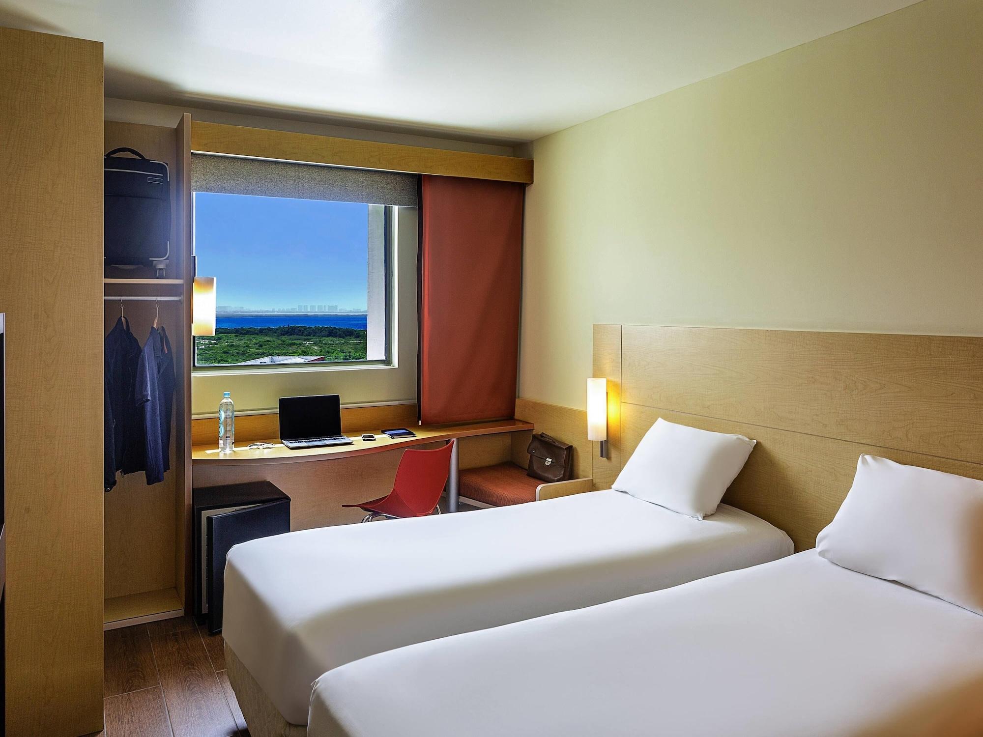 Varios ibis Cancun Centro