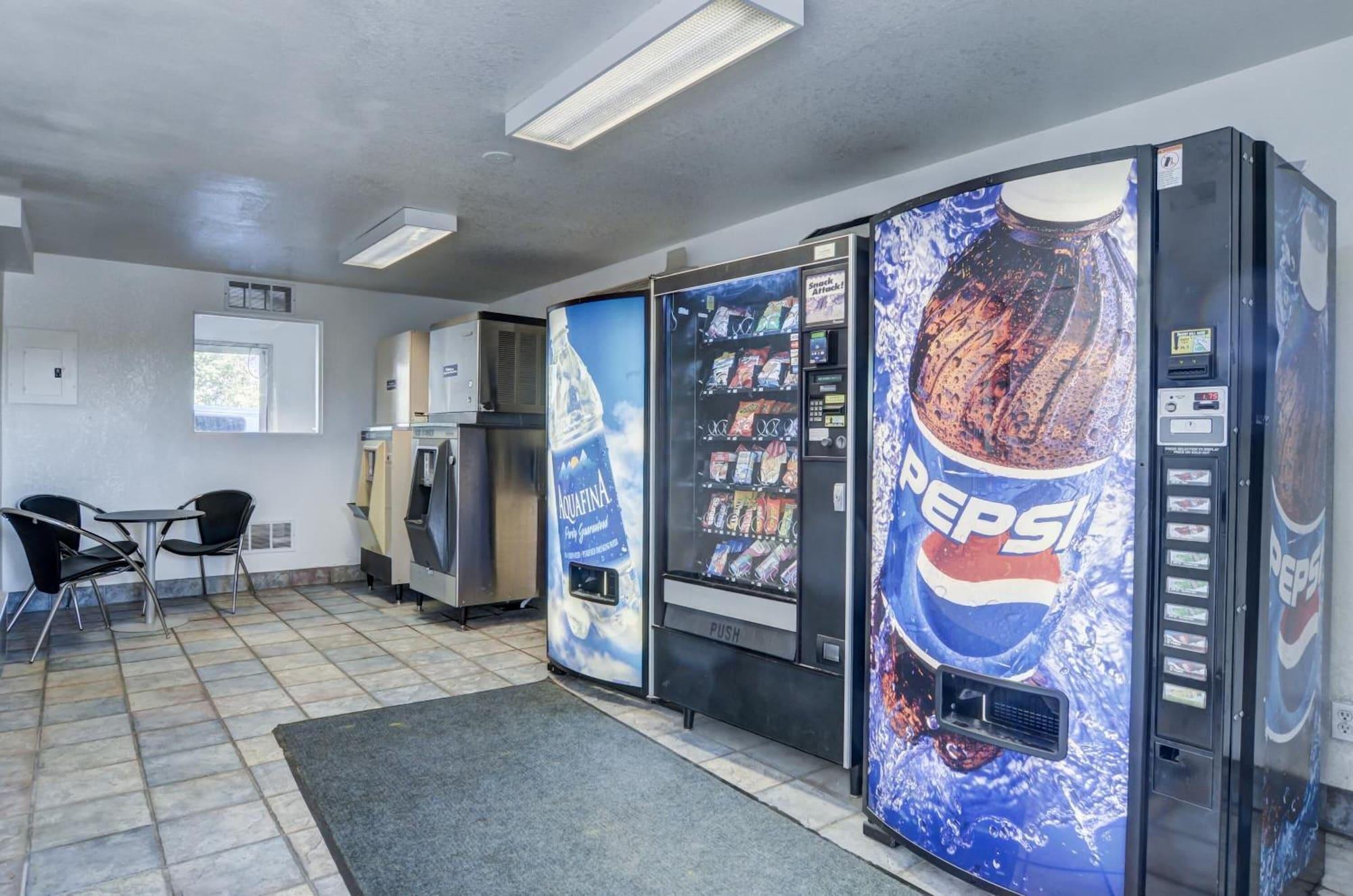 Vista Lobby Motel 6 Fort Collins, CO