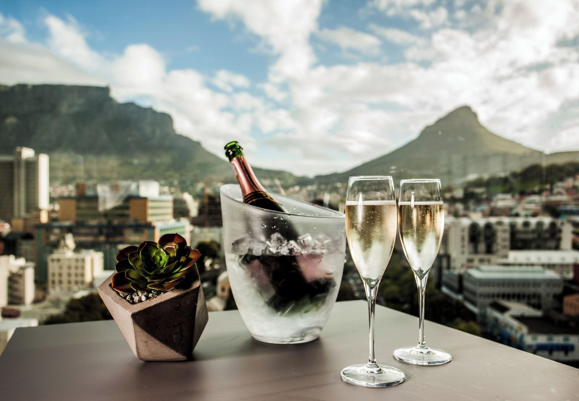 Bar/Salón Sunsquare Cape Town City Bowl