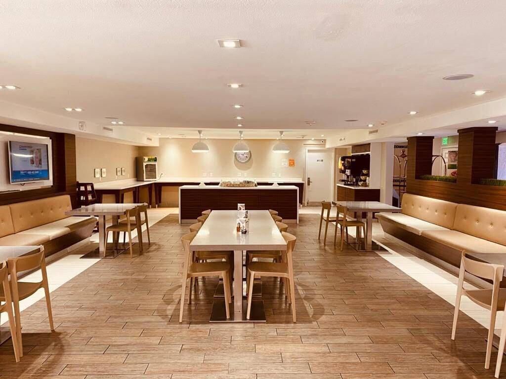 Restaurant Quality Inn & Suites By the Parks