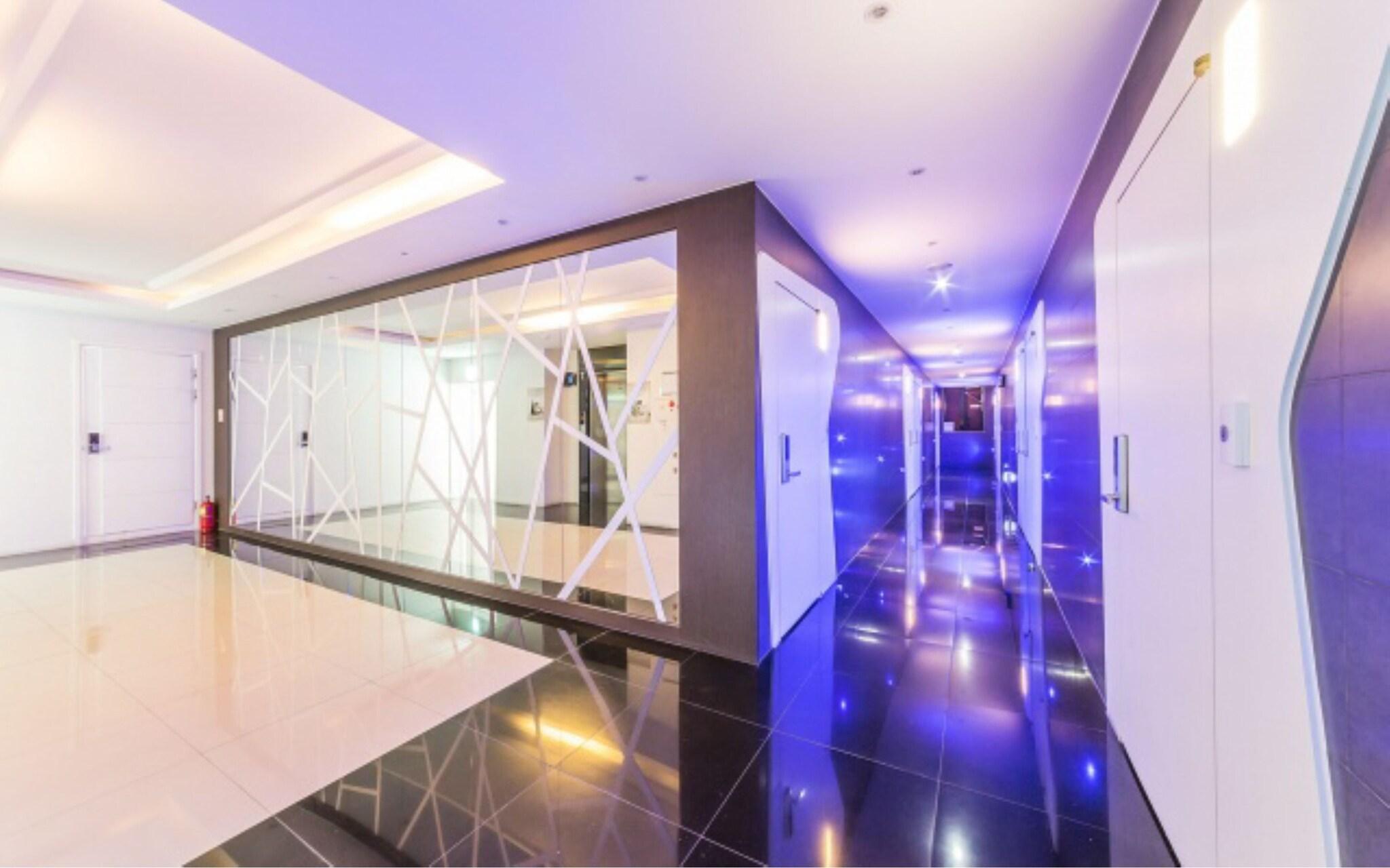 Vista Lobby Rampart Hotel