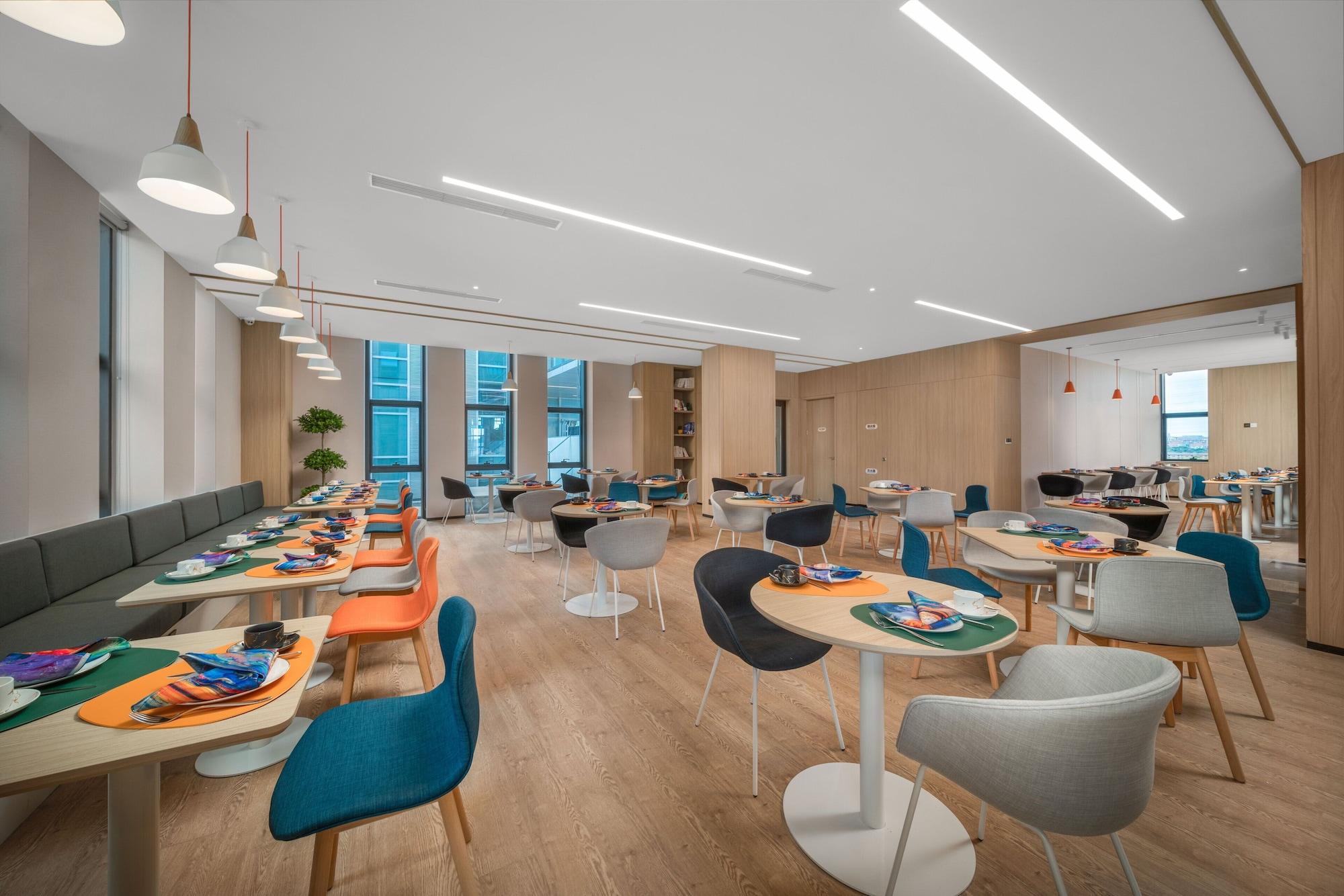 Restaurant Holiday Inn Express Rongcheng Science And Technolo by IHG