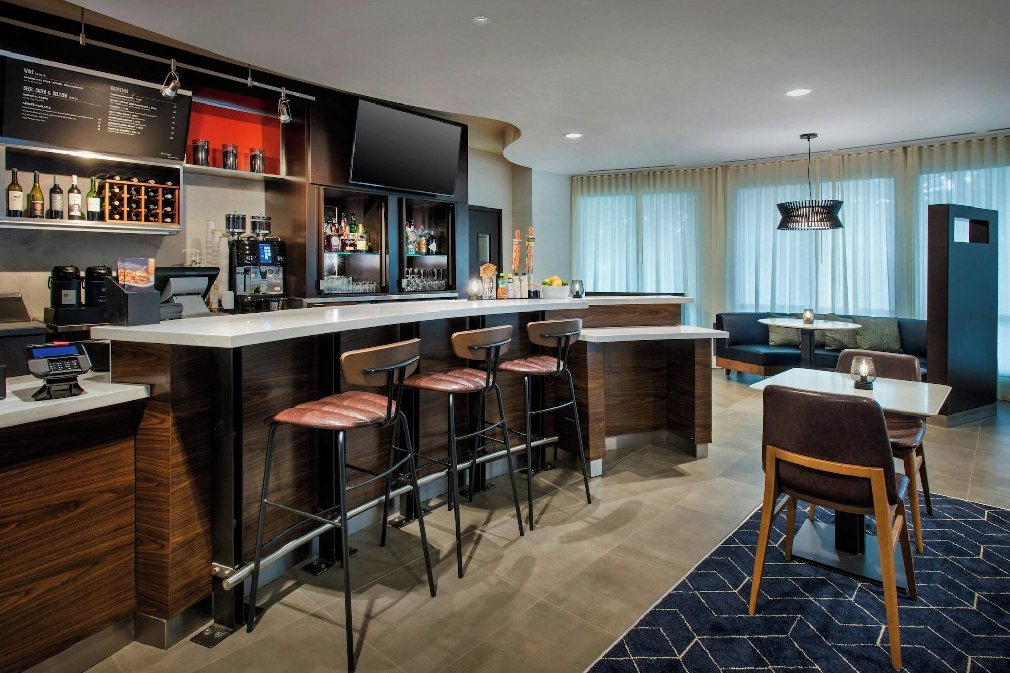 Bar/Salón Courtyard by Marriott Paramus
