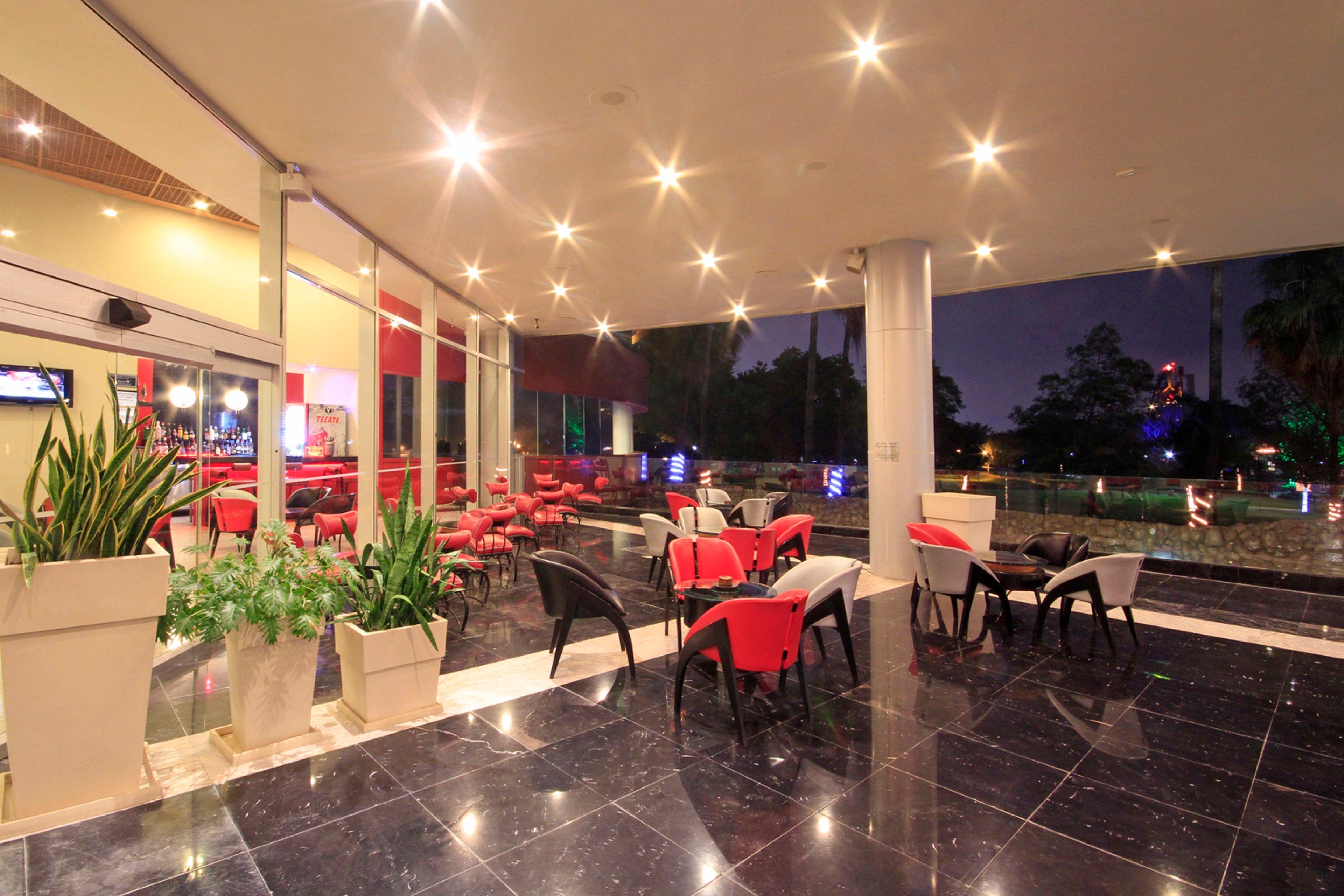 Bar/Salón Holiday Inn Monterrey - Parque Fundidora by IHG