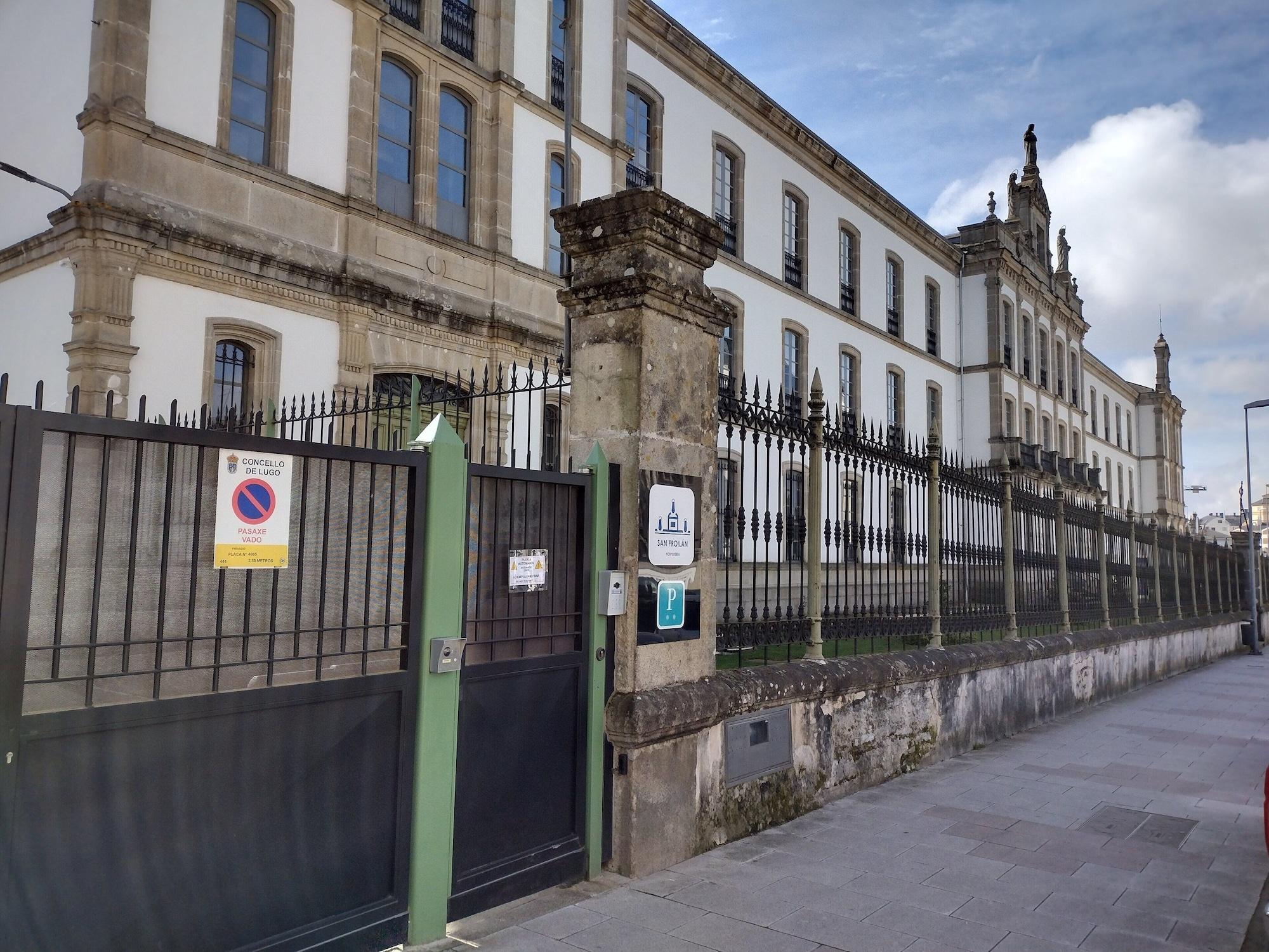 Varios Hospedería San Froilan