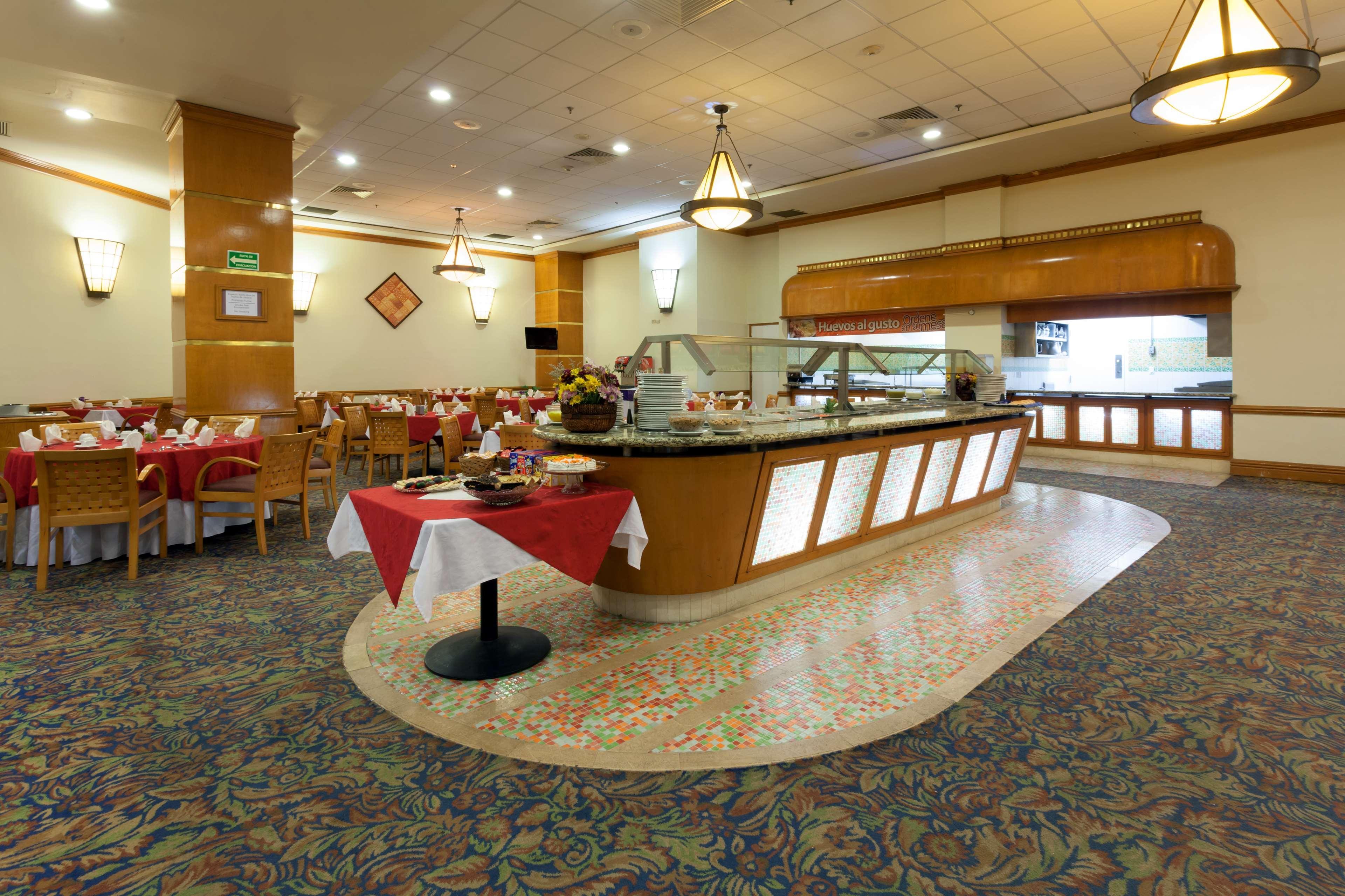 Bar/Salón Best Western Plus Nuevo Laredo Inn & Suites