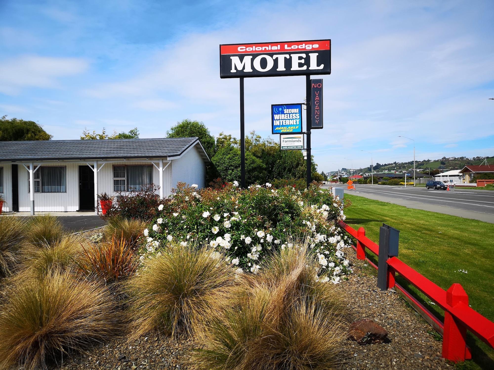 Varios Colonial Lodge Motel