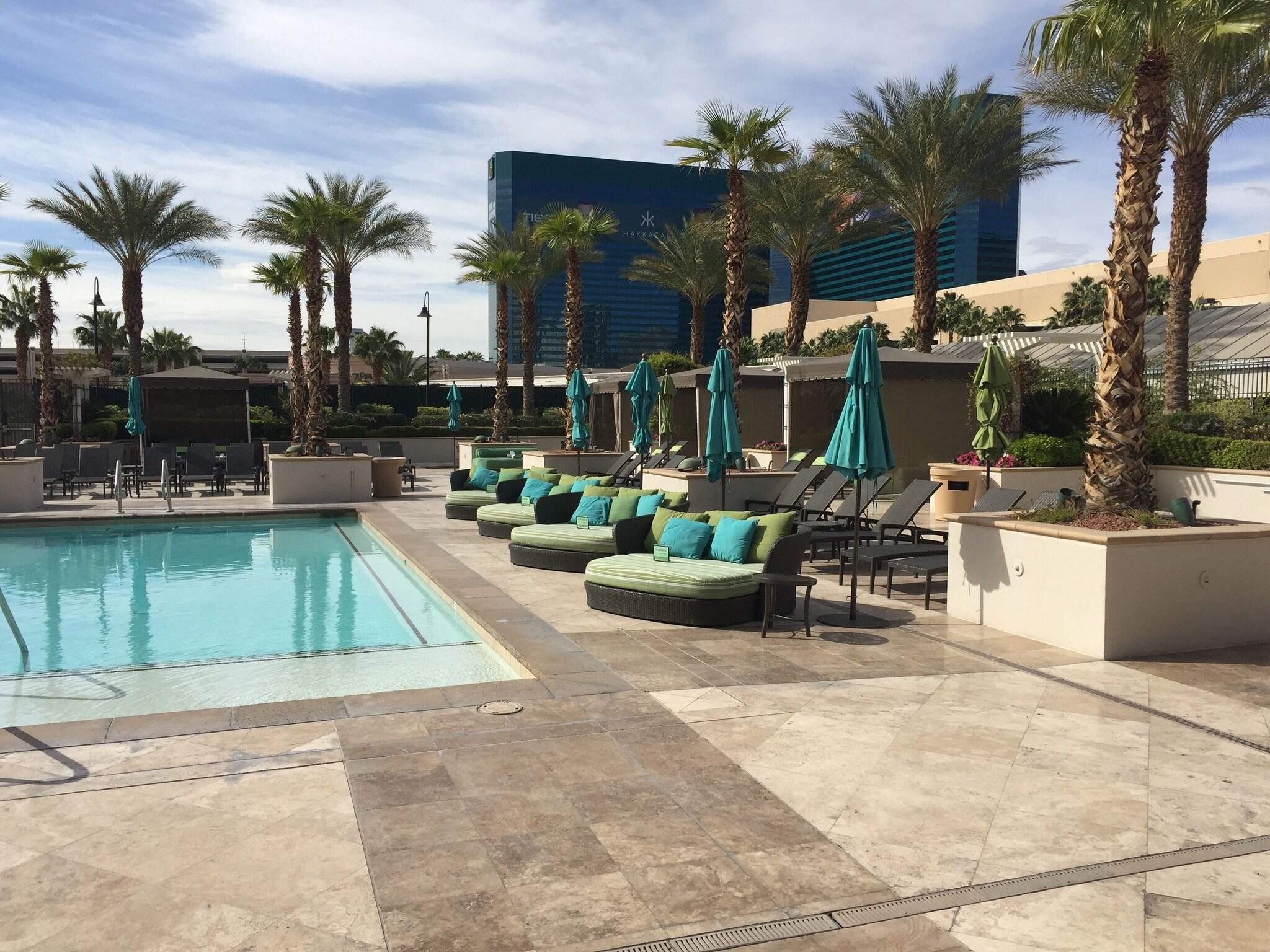 Vista Exterior Luxury Suites International At The Signature
