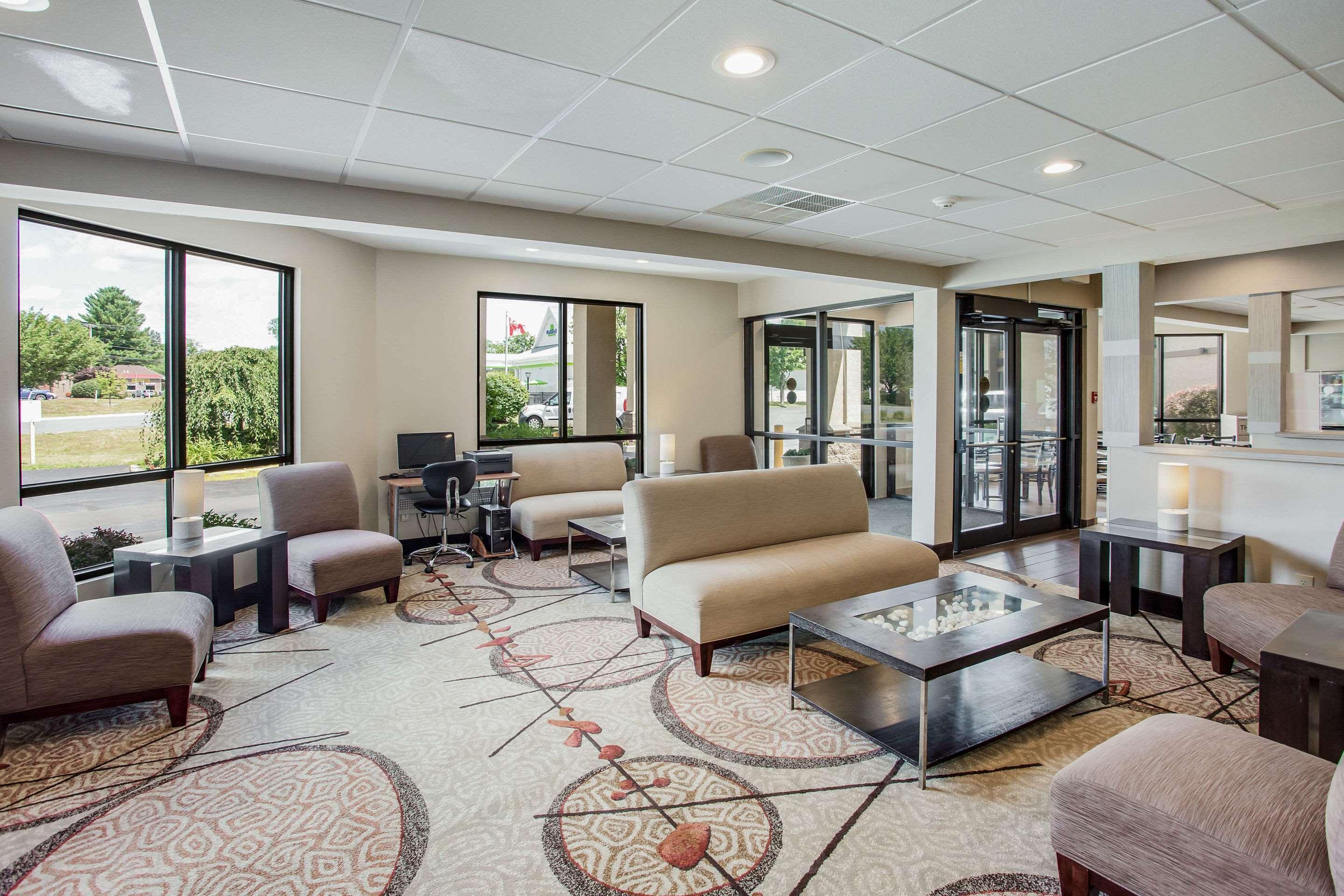 Vista Lobby Quality Inn Central