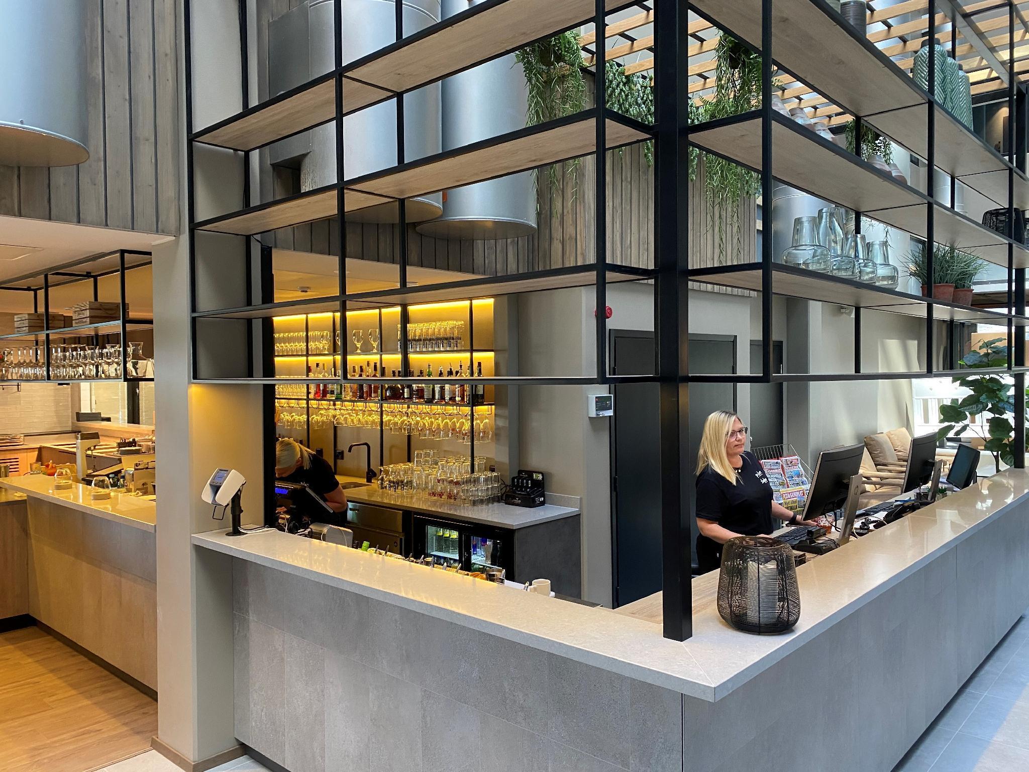 Vista Lobby Skyline Airport Hotel