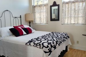 Alquiler Vacacional - The Library Suite with over 3000 books! (707) 786-7014