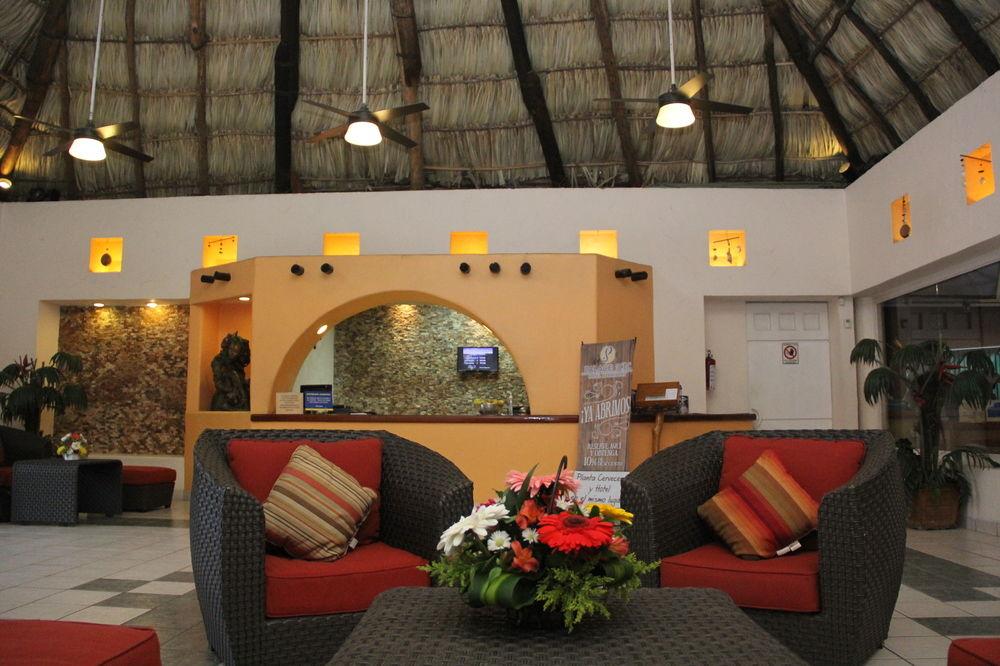 Vista Lobby Hotel Palapa Palace