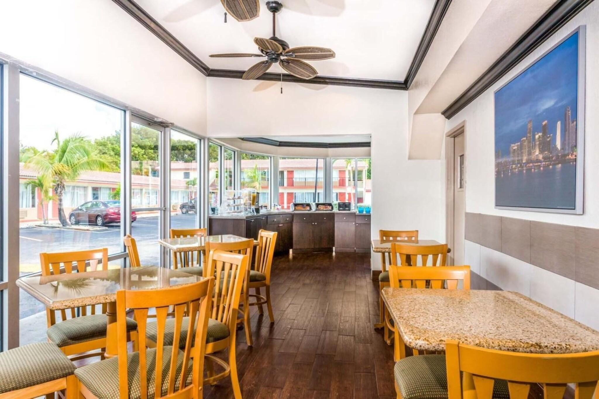 Restaurant Econo Lodge Inn & Suites