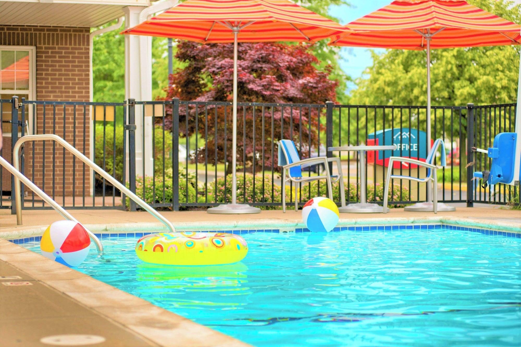 Vista Piscina Towneplace Suites By Marriott Cleveland Westlake