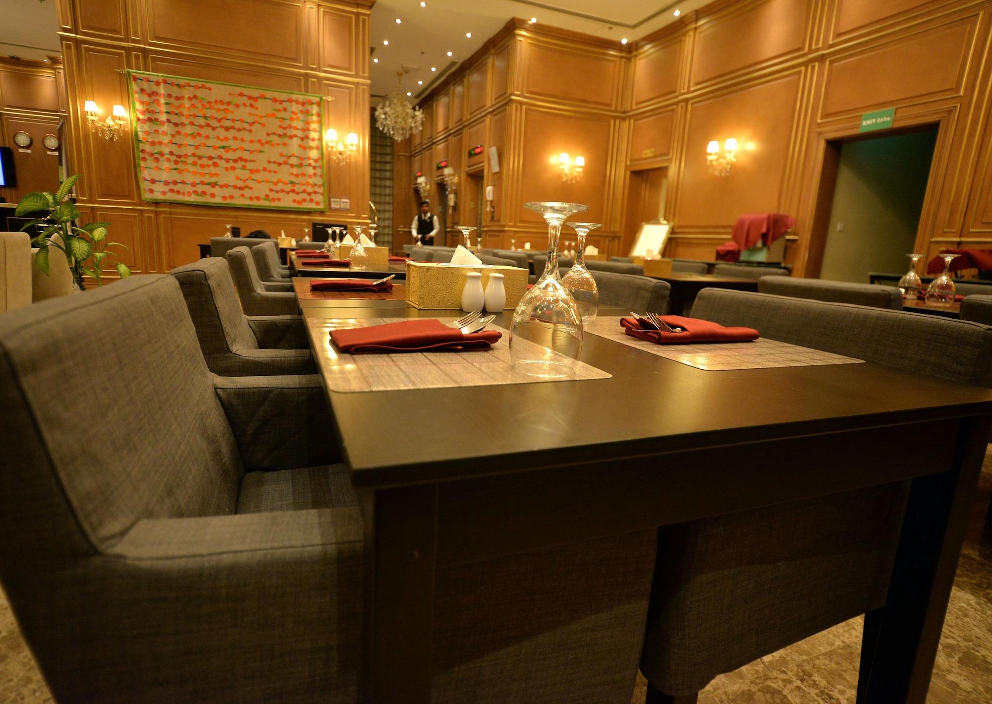 Restaurant Strato Hotel by Warwick
