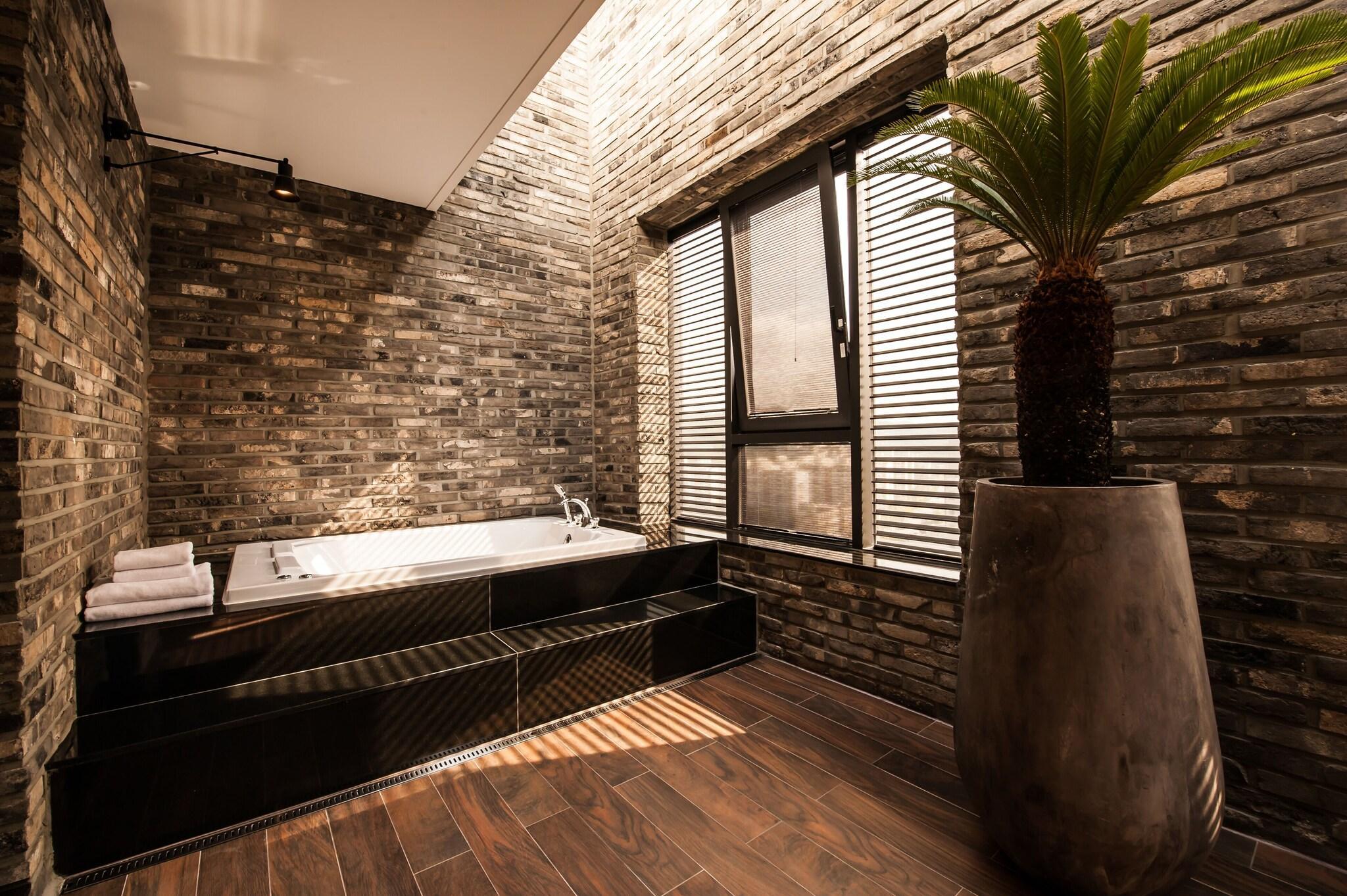 Varios SR Hotel Sadang