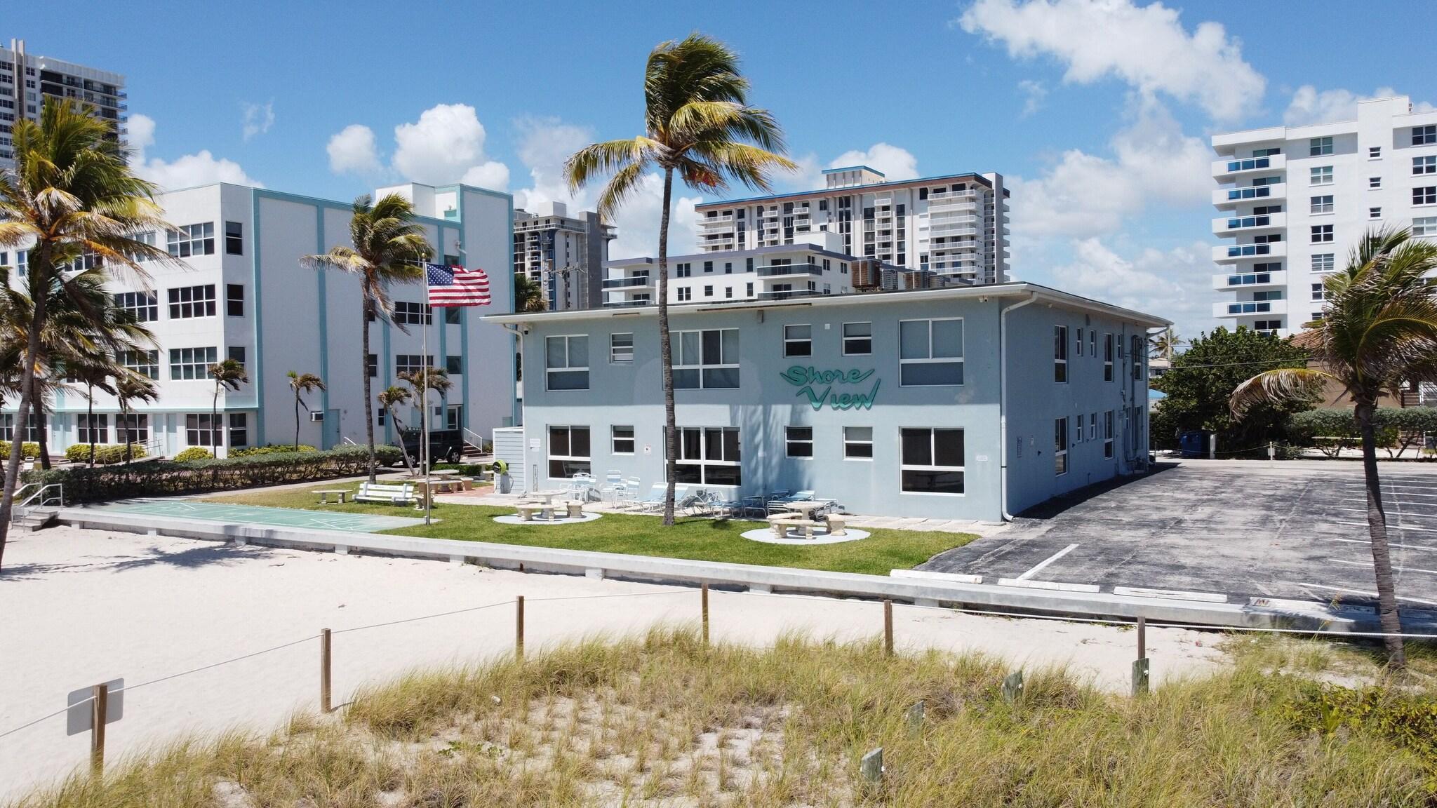 Varios Shore View Hotel