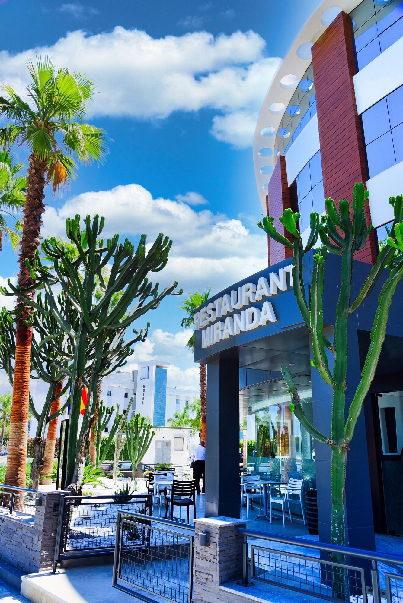 Vista Exterior Miranda Hotel