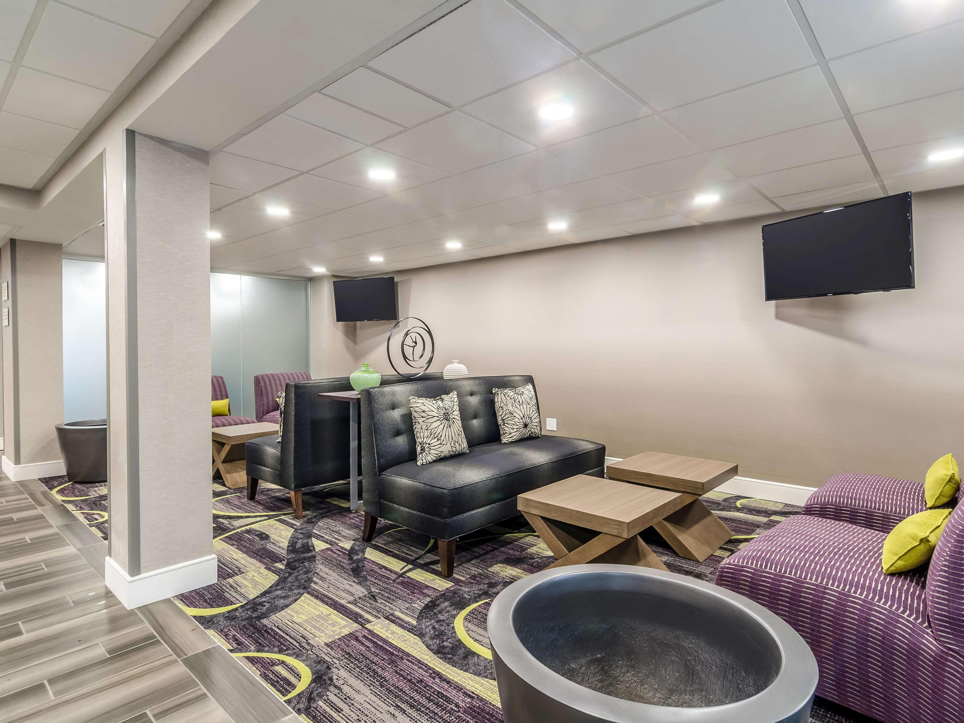 Vista Lobby La Quinta Inn & Suites by Wyndham Myrtle Beach - N Kings Hwy