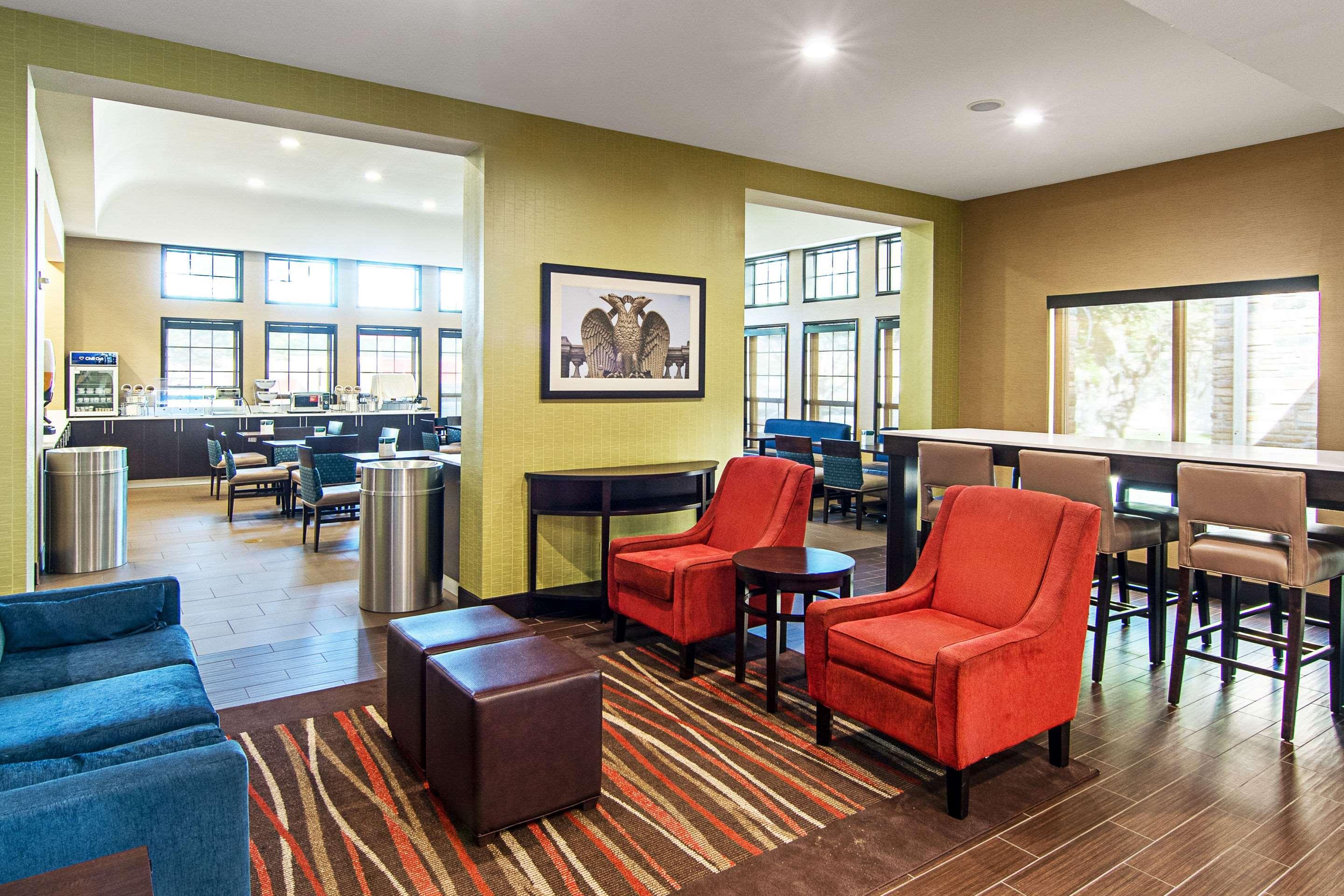 Vista Lobby Comfort Suites NW Dallas Near Love Field
