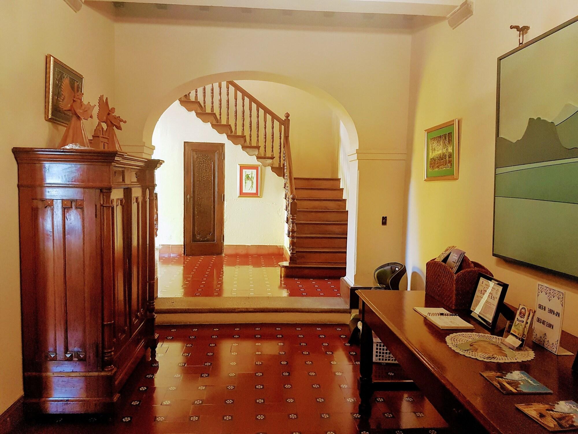 Vista Lobby Casa Carmel Bed and Breakfast