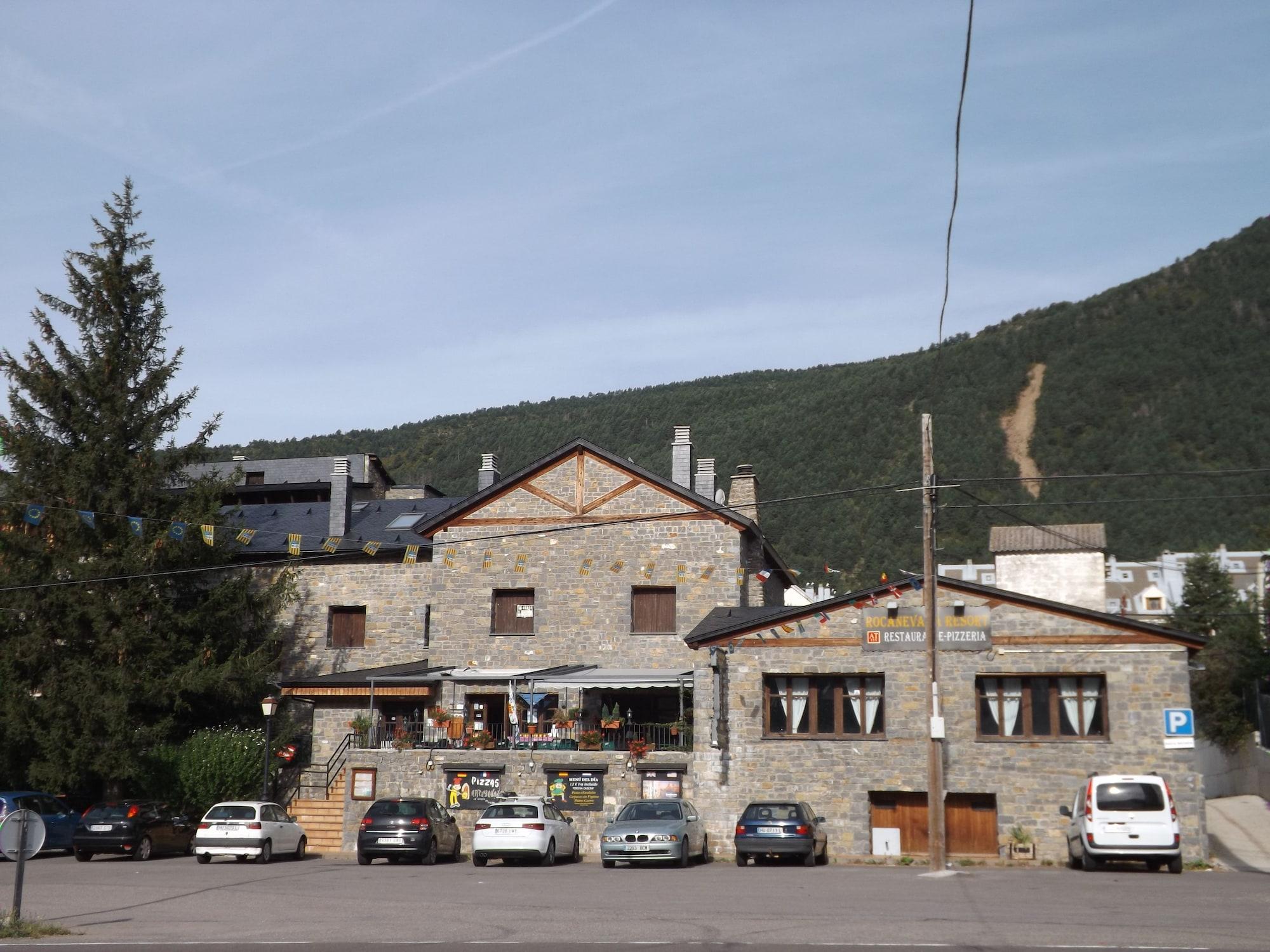 Vista Exterior Roca Nevada Suites