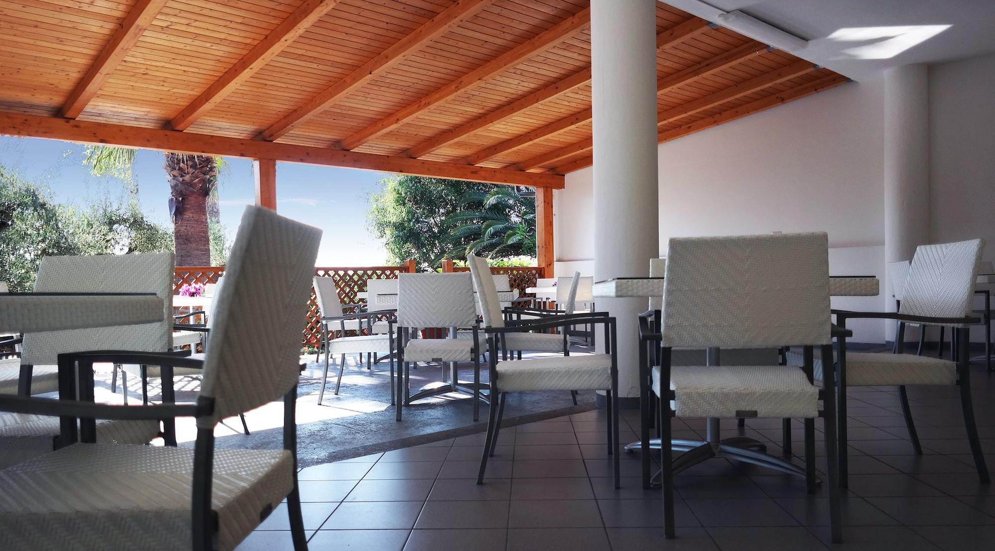 Bar/Salón TONICELLO Hotel Resort & SPA