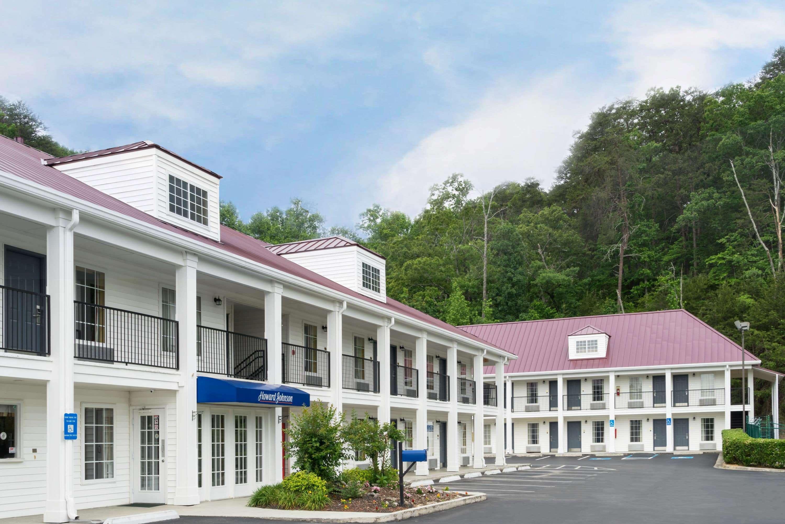 Vista Exterior Howard Johnson by Wyndham Dalton