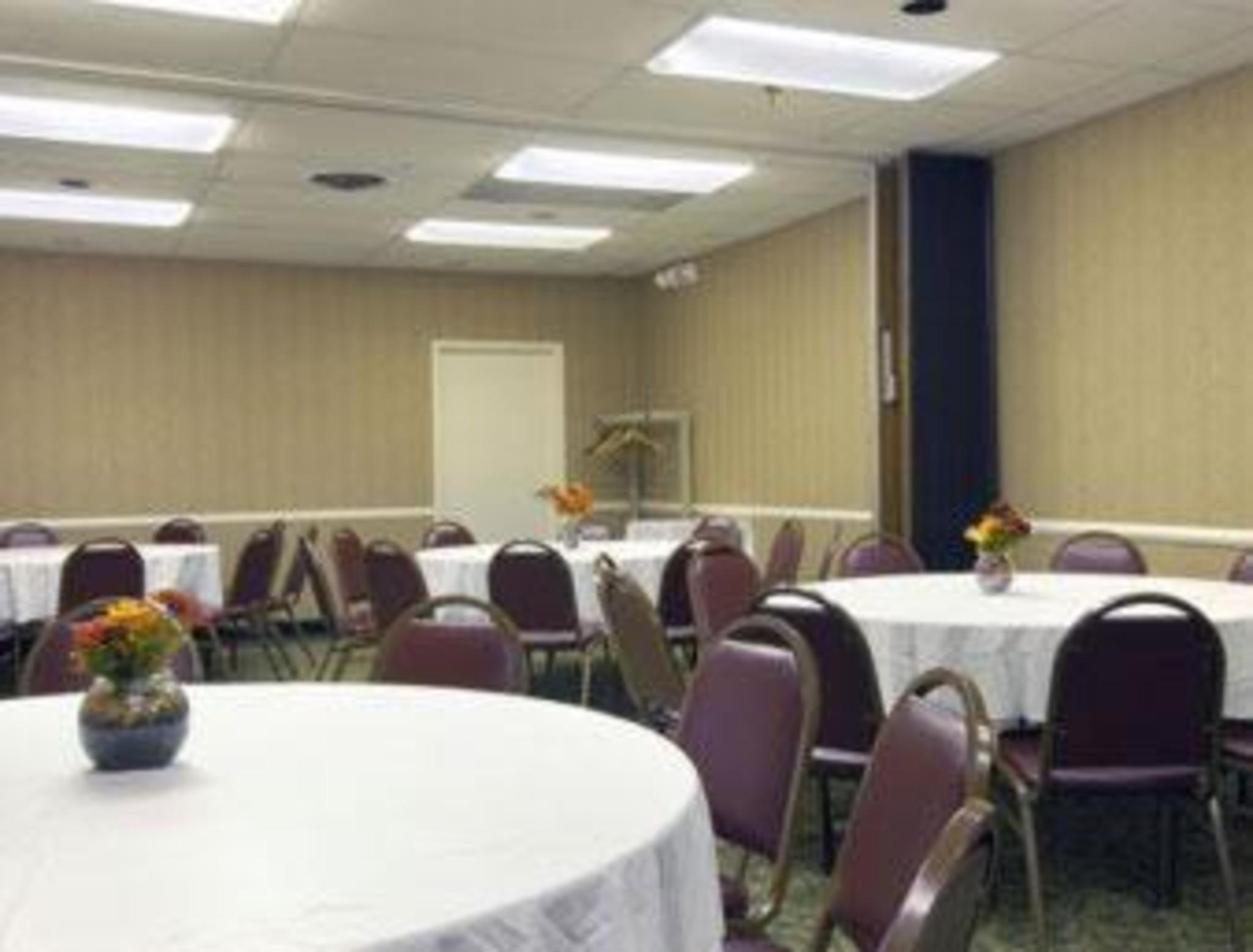 Centro de Negocios Howard Johnson by Wyndham Clifton NJ