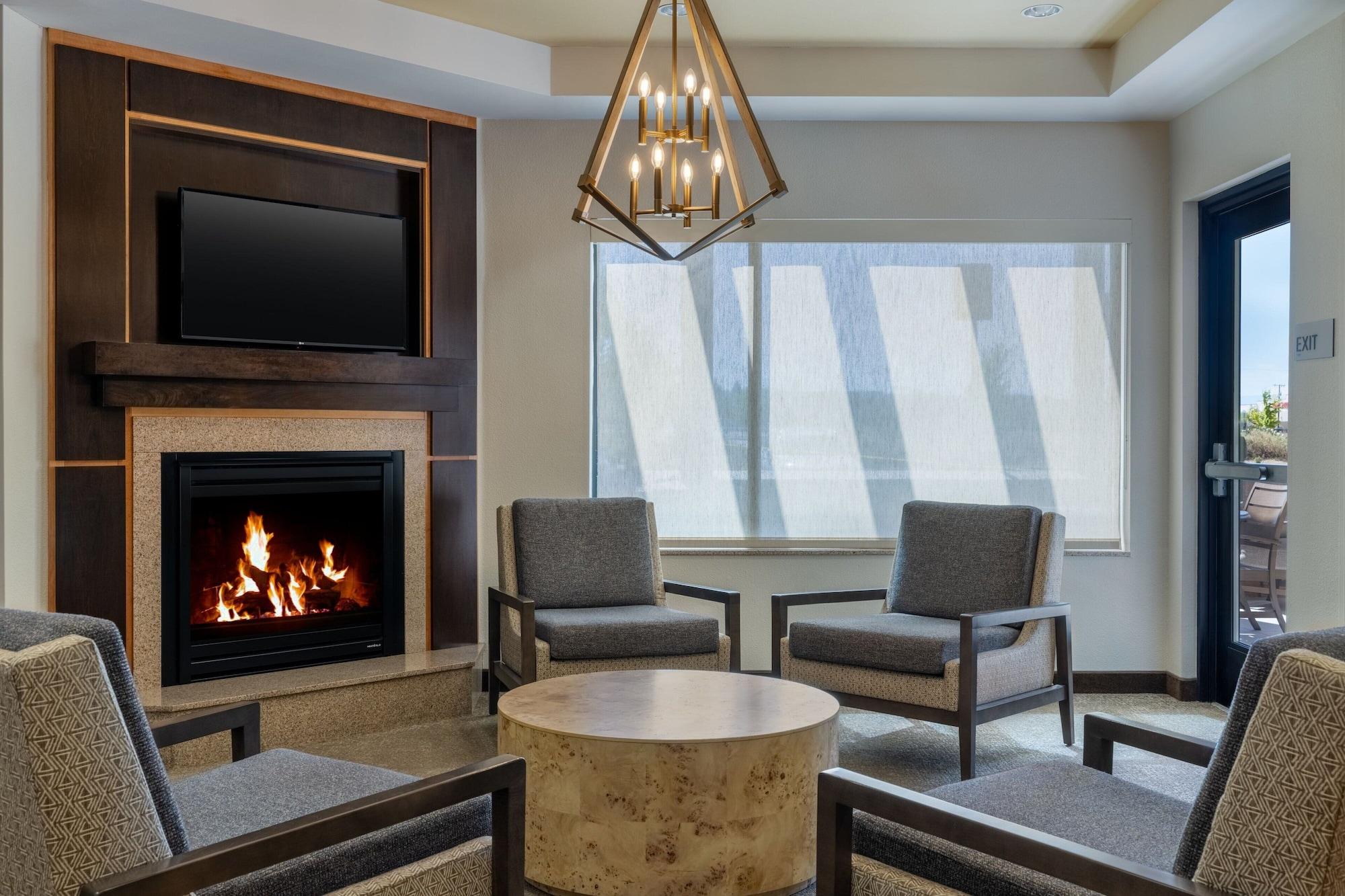 Vista Lobby TownePlace Suites Albuquerque North