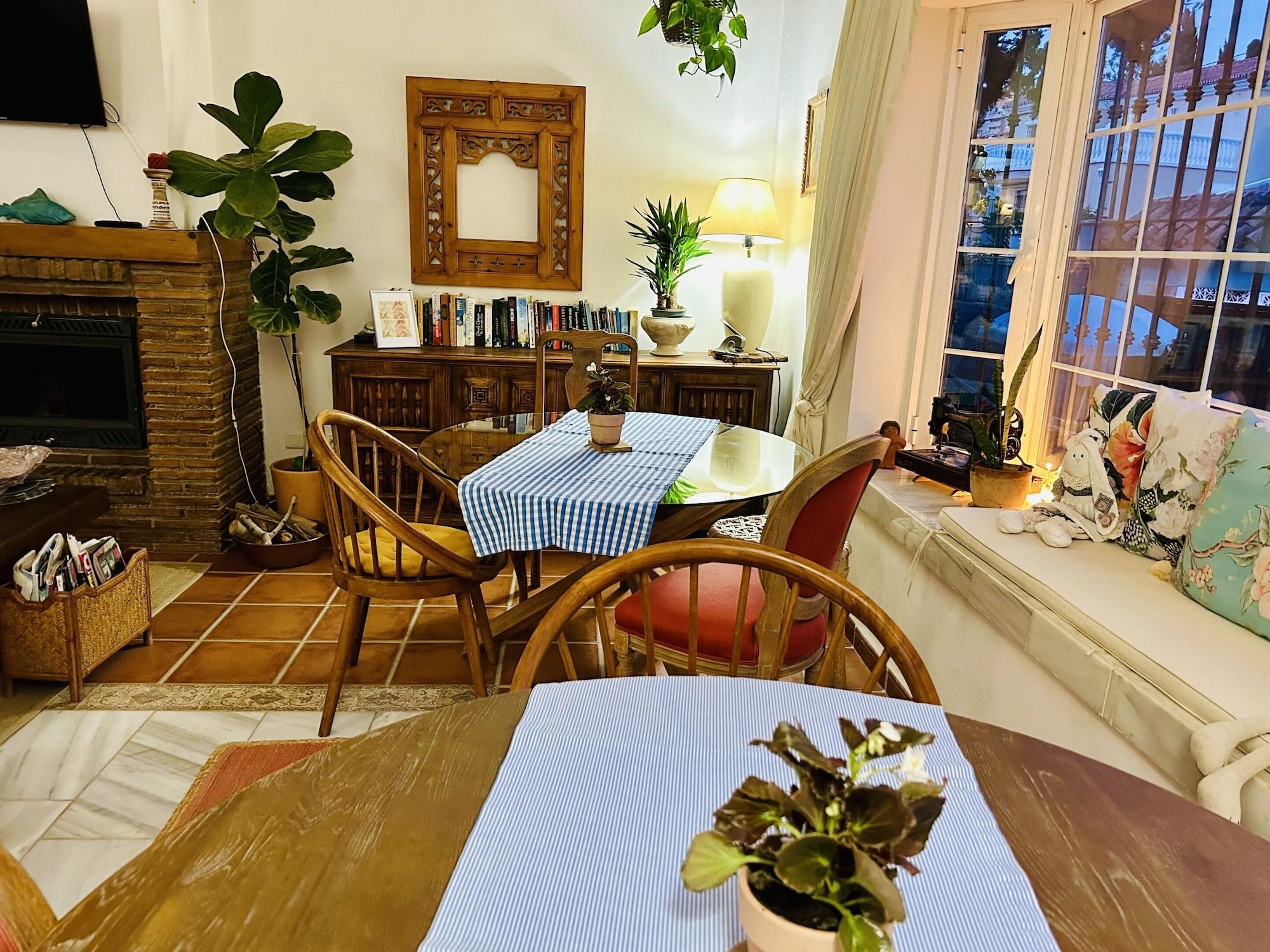 Restaurant At Home Malaga Stay & Solo Travellers