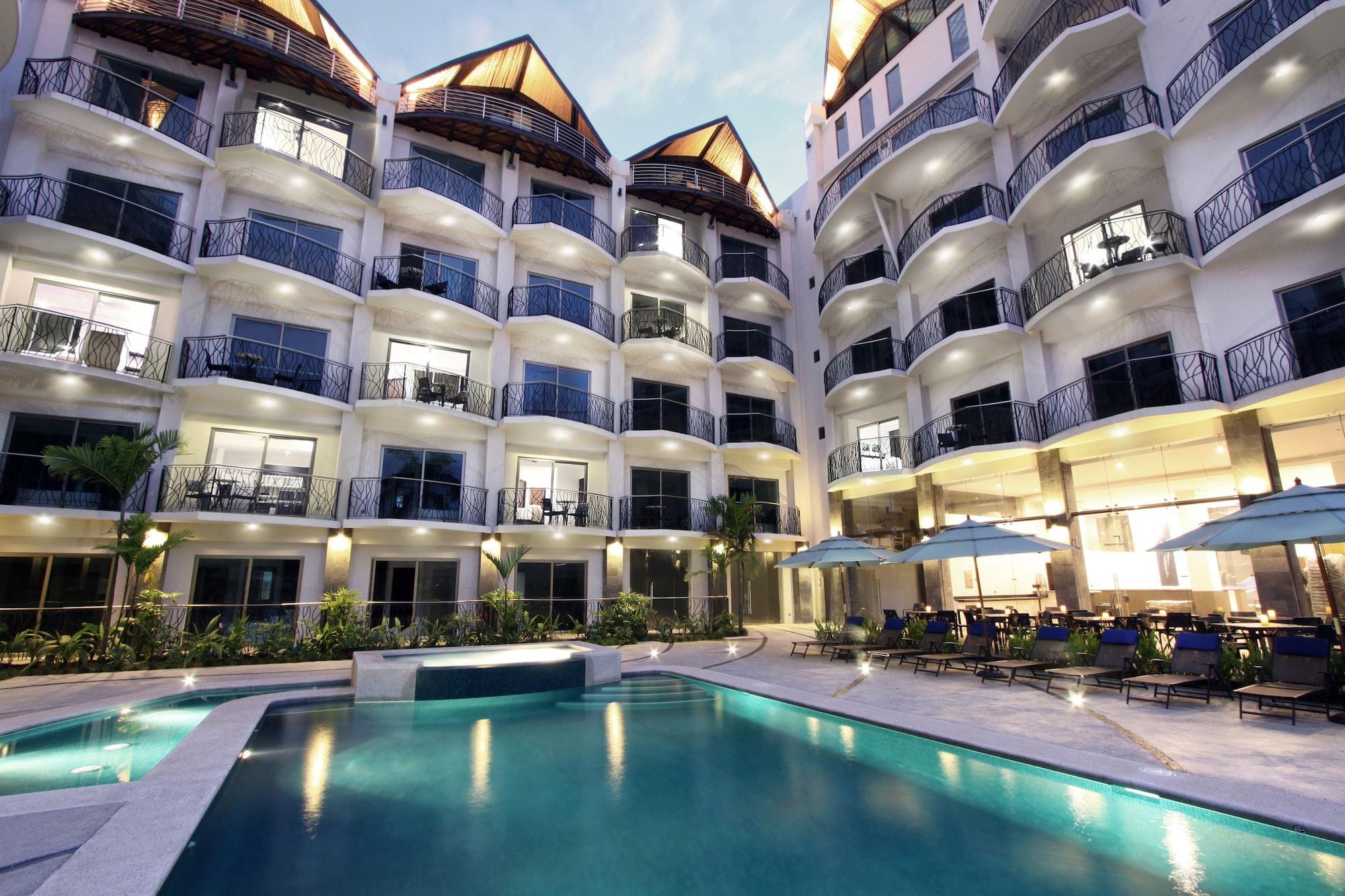 Vista Lobby PACIFIC SUITES Boutique Hotel & Bistro