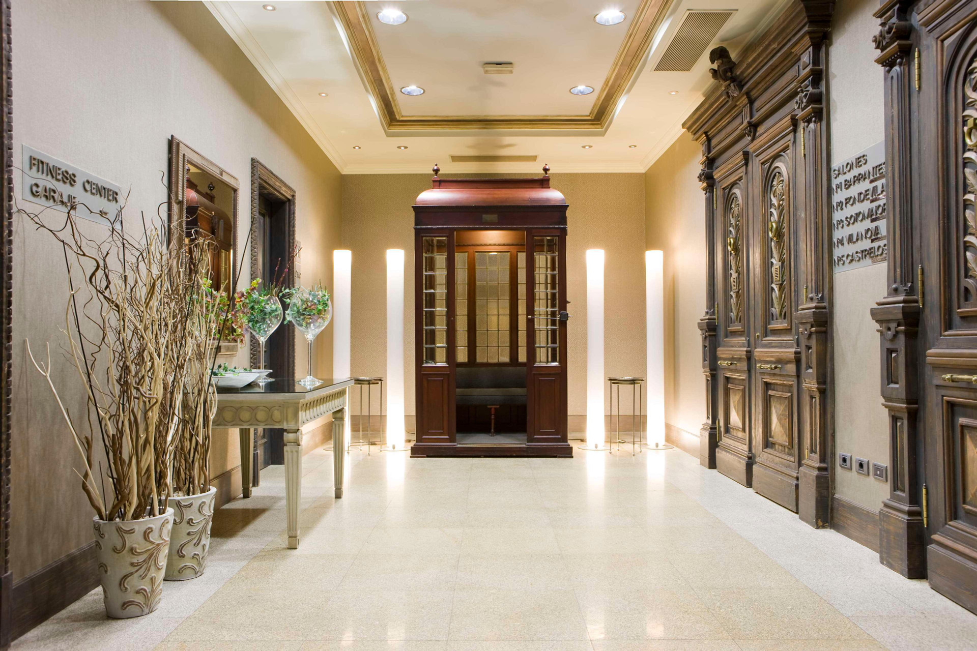 Vista Lobby NH Collection Vigo