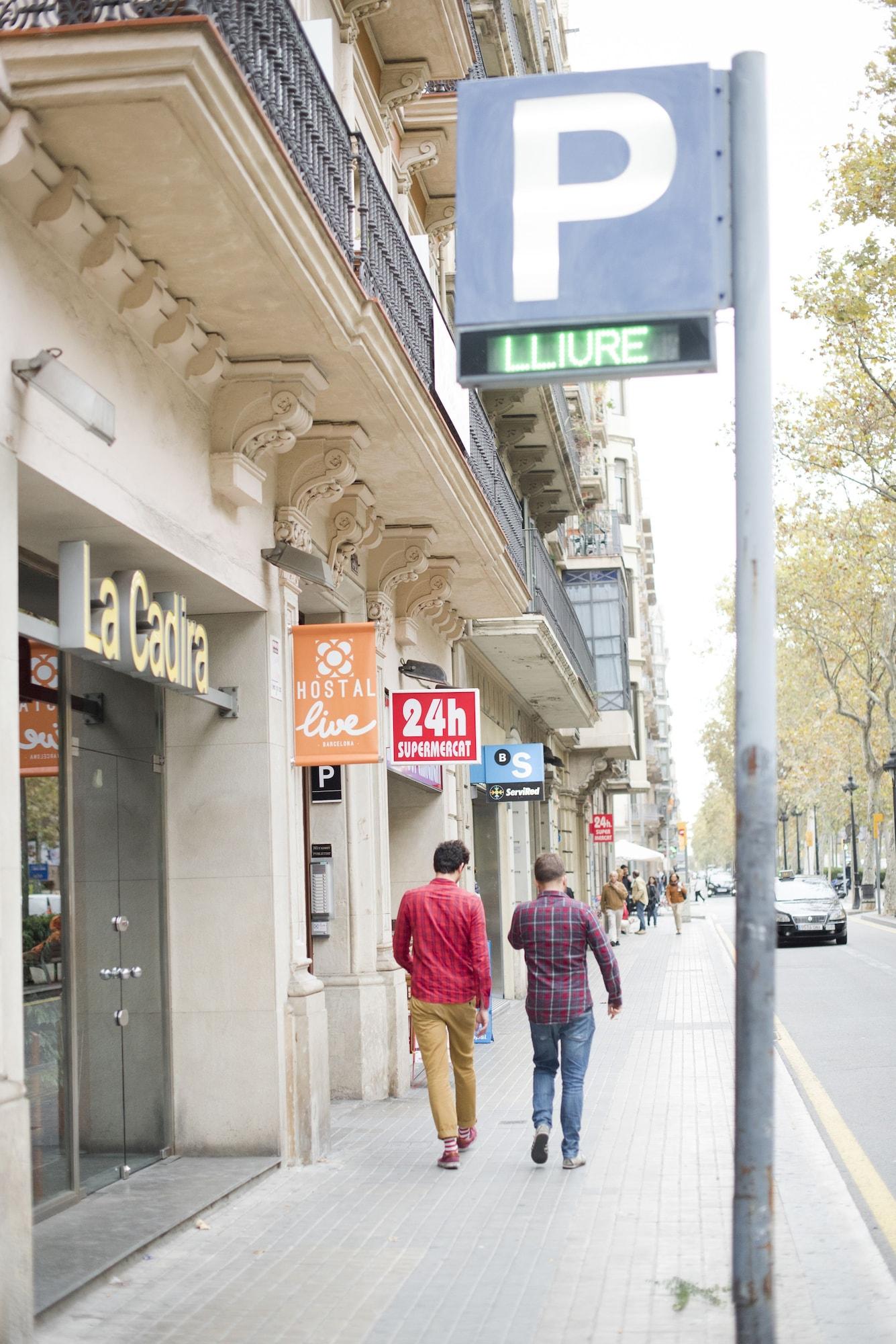 Vista Exterior Hostal Live Barcelona