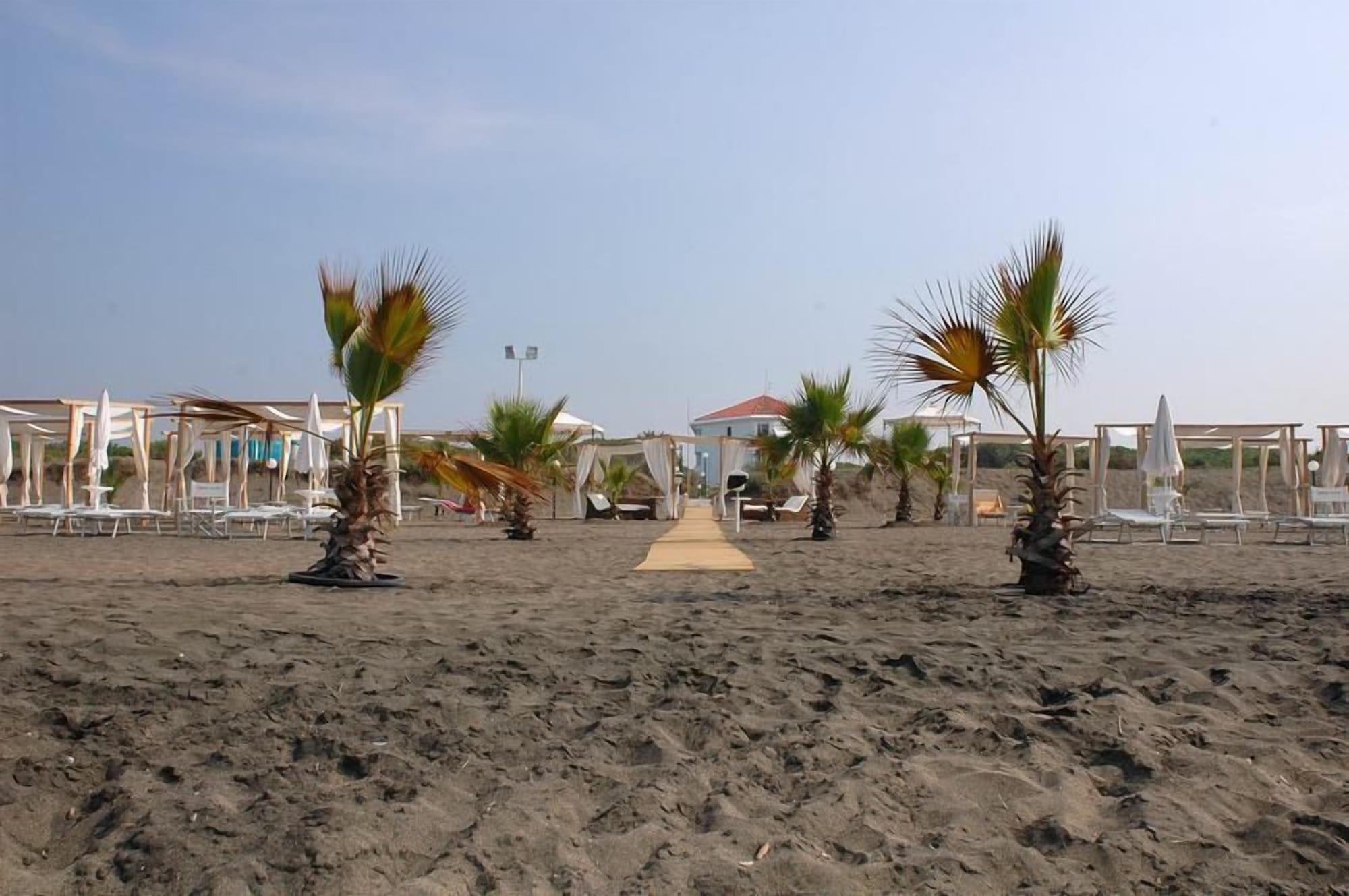 Playa Domizia Palace Hotel