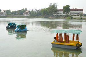 Alojamiento - Karna Lake Tourist Resort