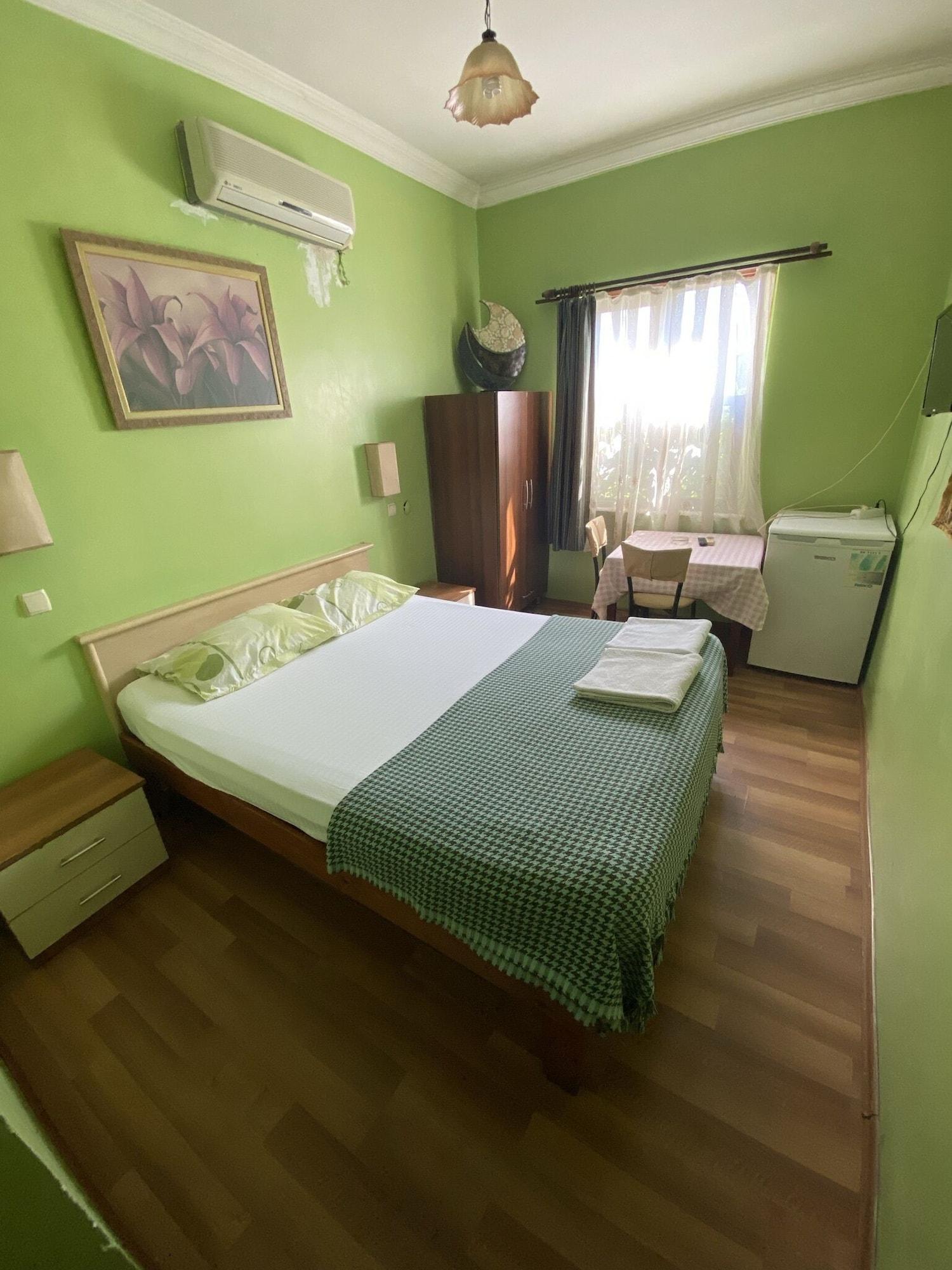 Varios Camel Pension