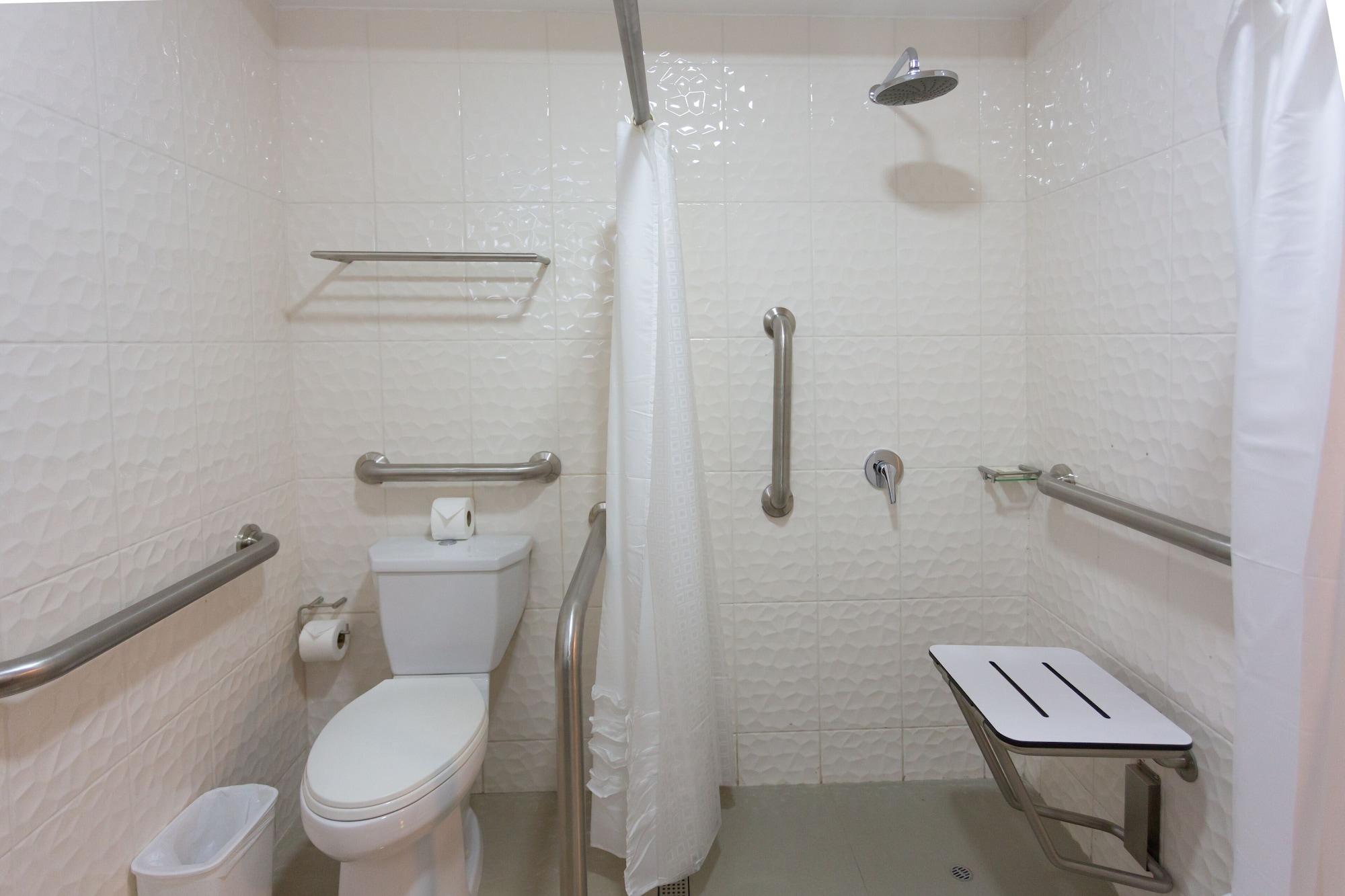 Equipamiento de Habitación Howard Johnson by Wyndham Lima Miraflores Art House