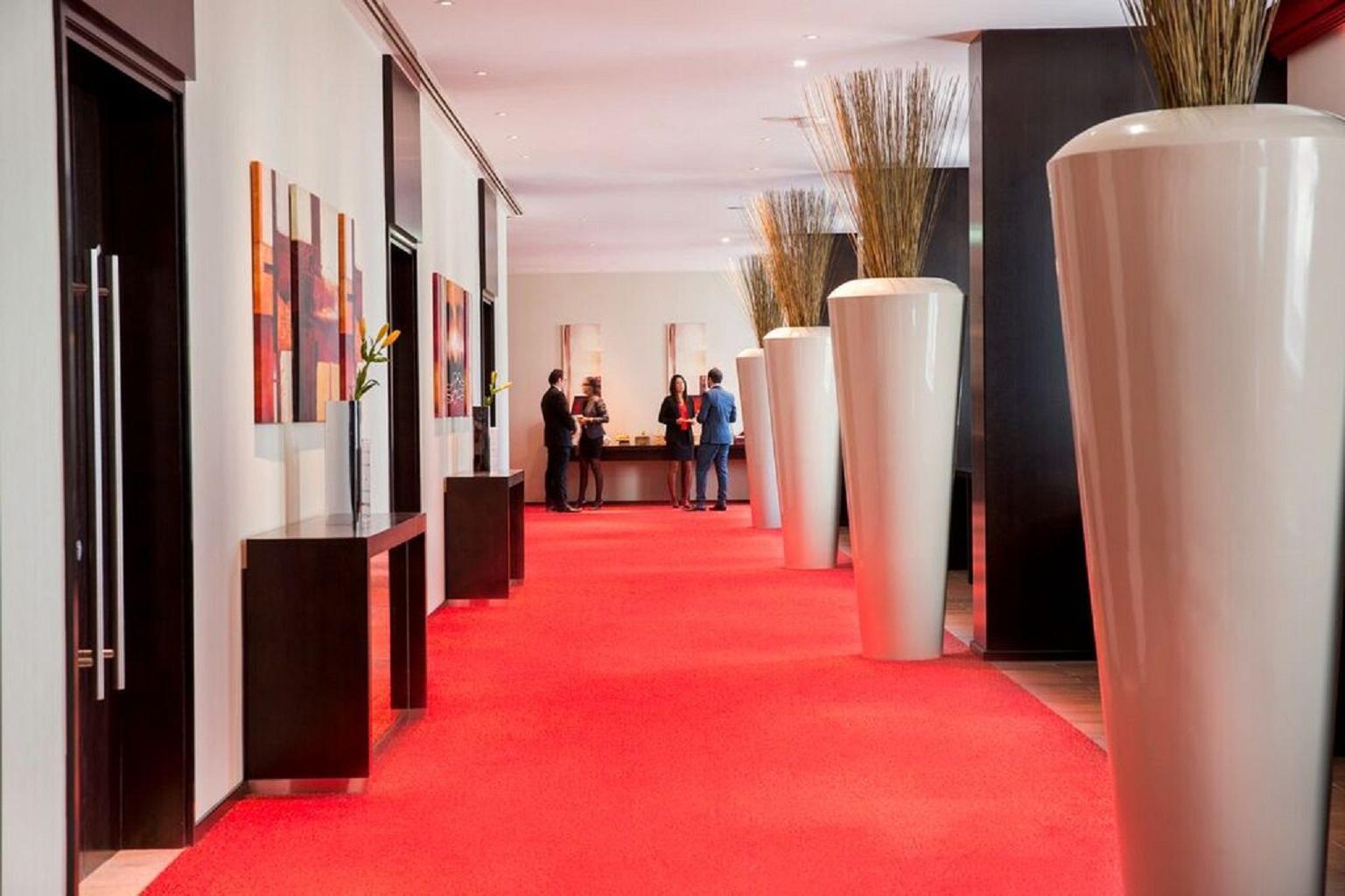 Vista Lobby ibis One Central Hotel