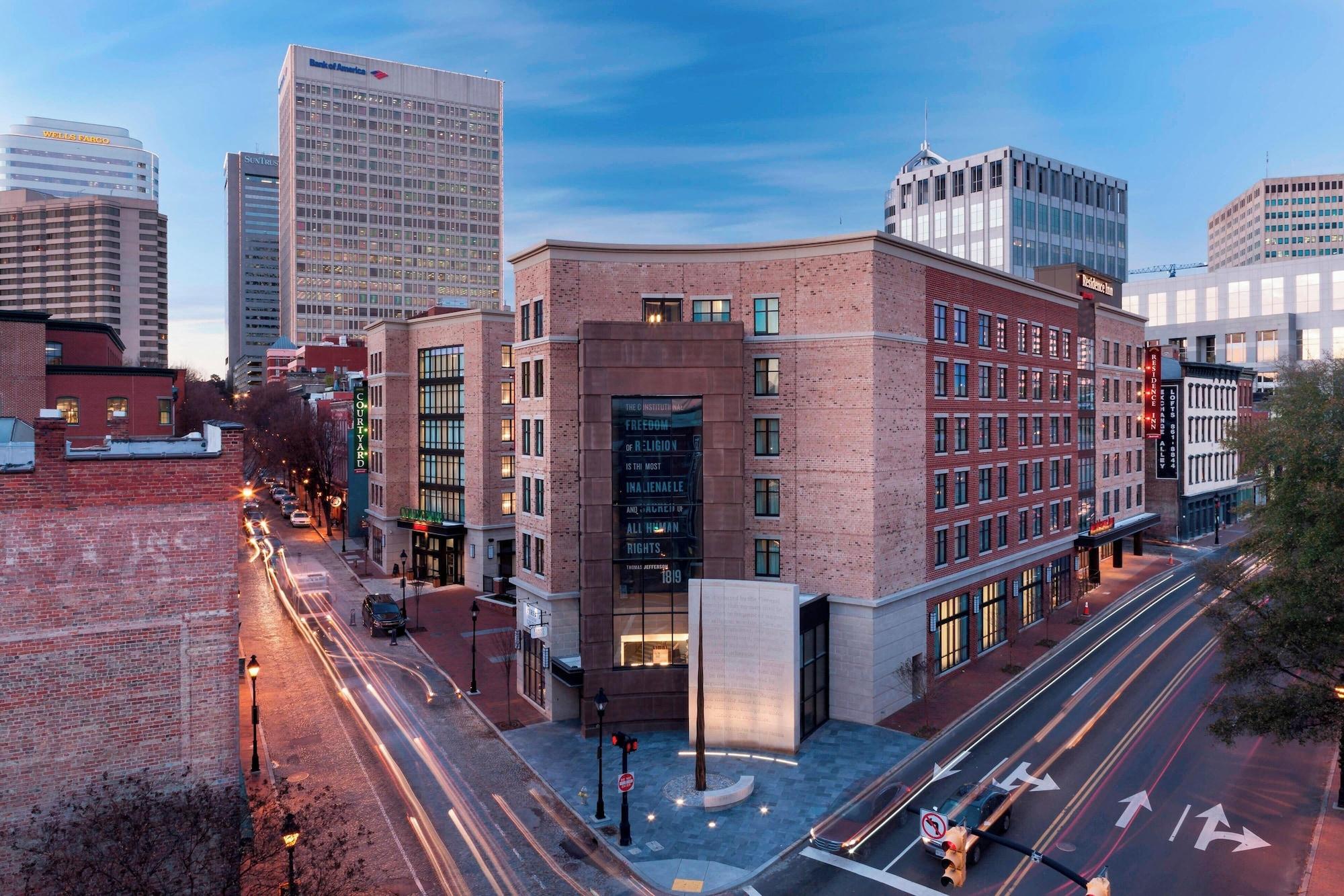 Vista Exterior Courtyard by Marriott Richmond Downtown