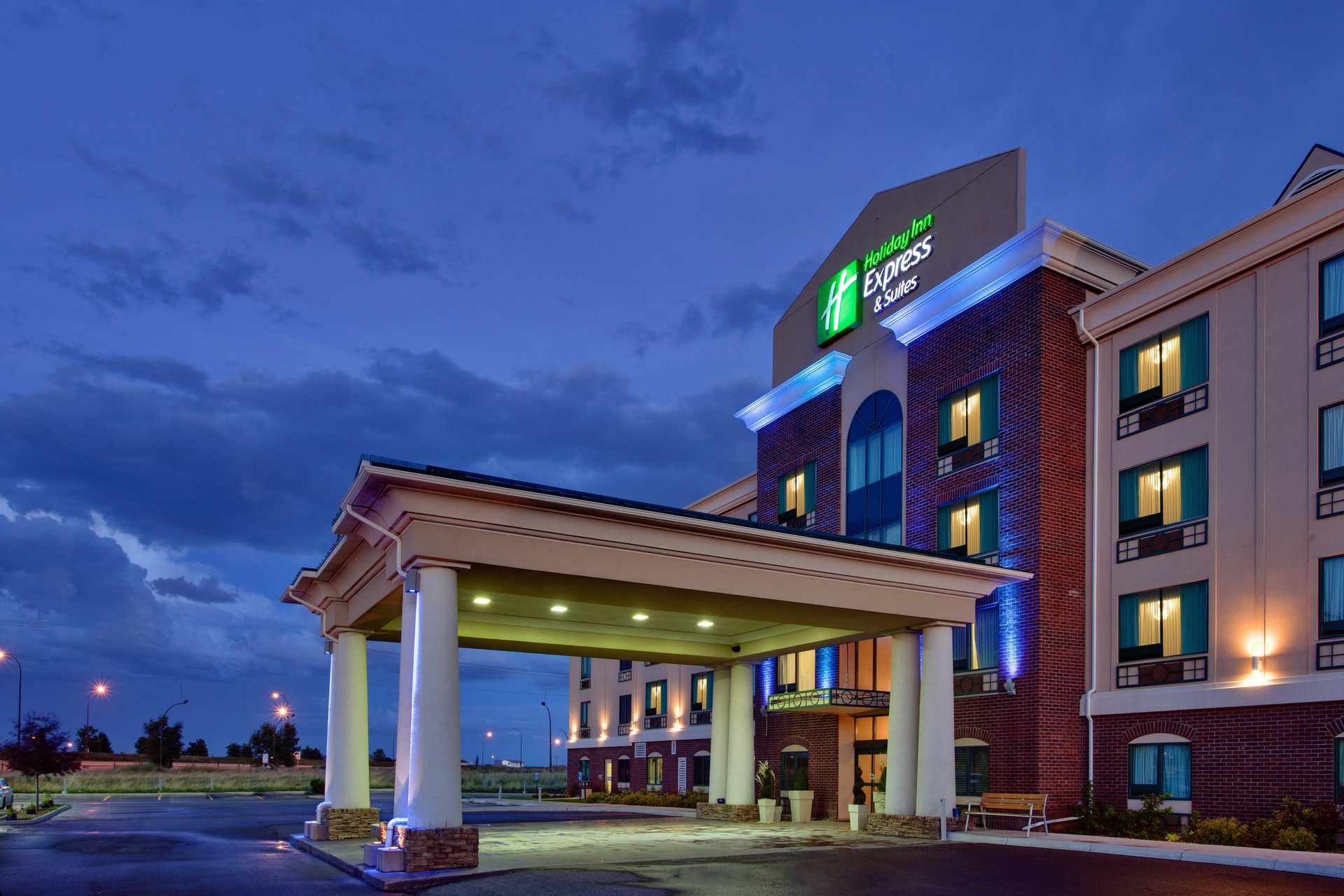 Vista Exterior Holiday Inn Express & Suites Medicine Hat Transcanada Hwy 1 by IHG
