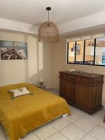 Alquiler Vacacional - Large, quiet, air-conditioned apartment with small garden, 12-minute walk from the beach.
