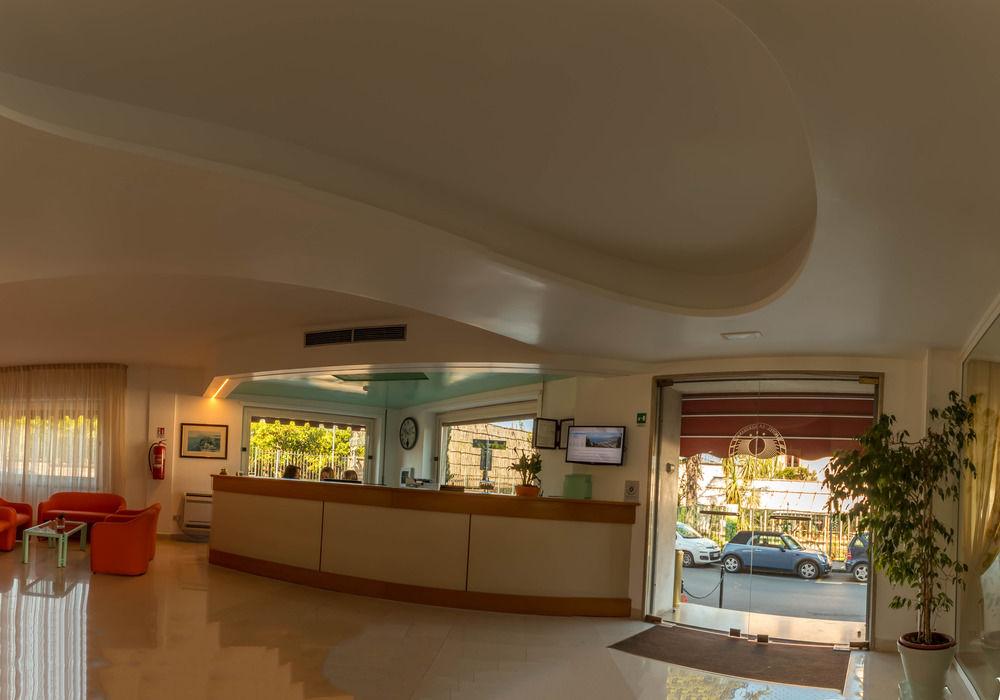 Vista do lobby La Meridiana