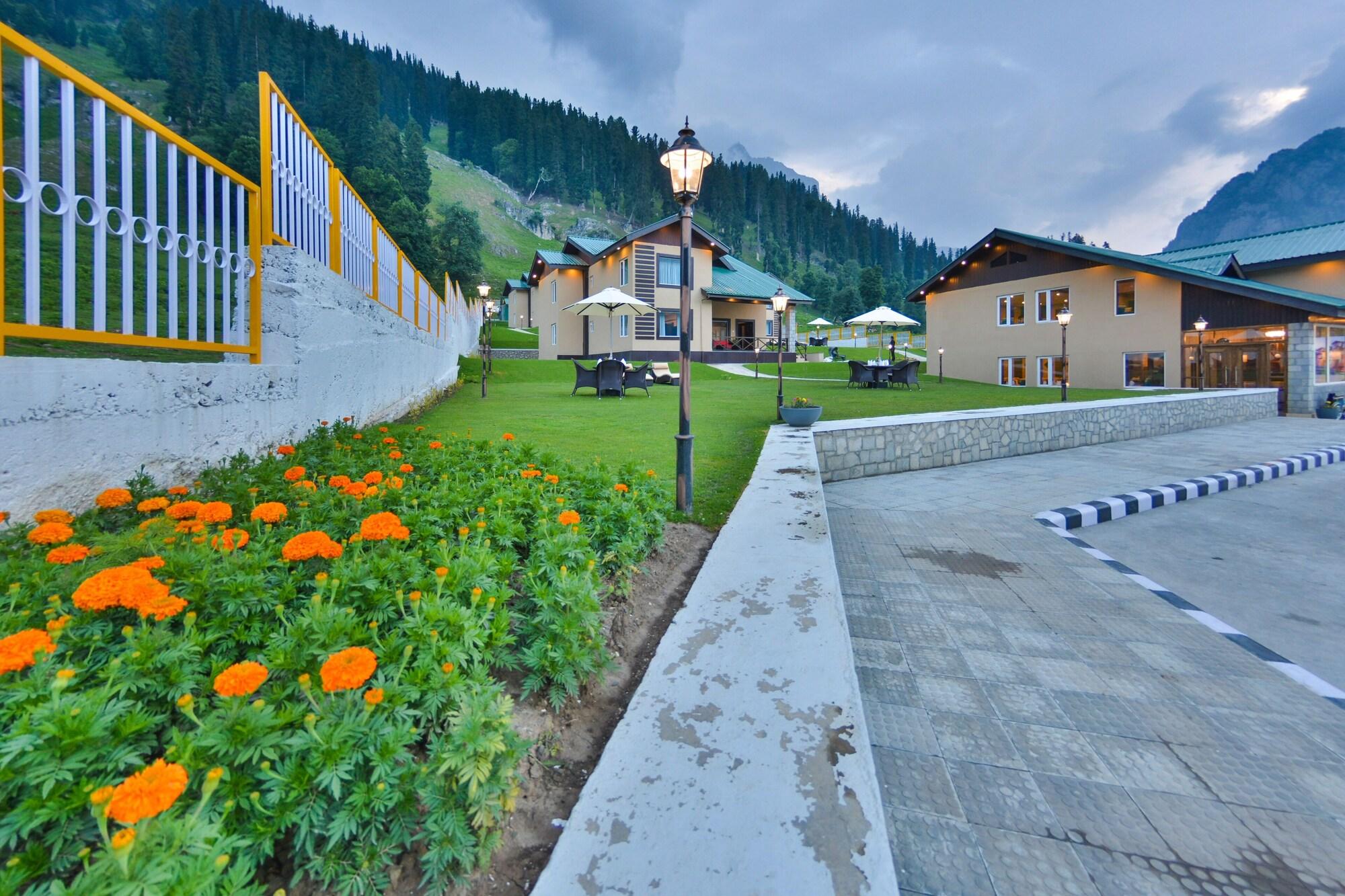 Vista Exterior Pine Spring Resort Sonamarg